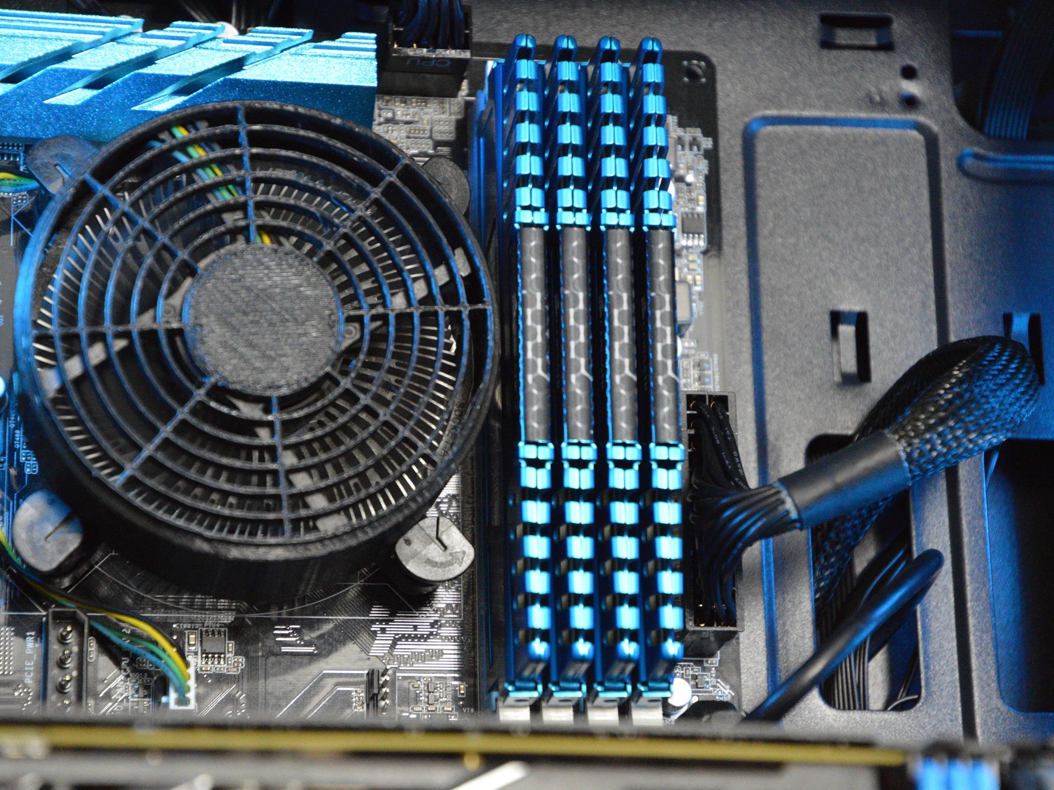 🔮⚫️ | R9 380 4GB | INTEL i5-4590 | 16GB RAM | 500GB SSD | Crystal Void |