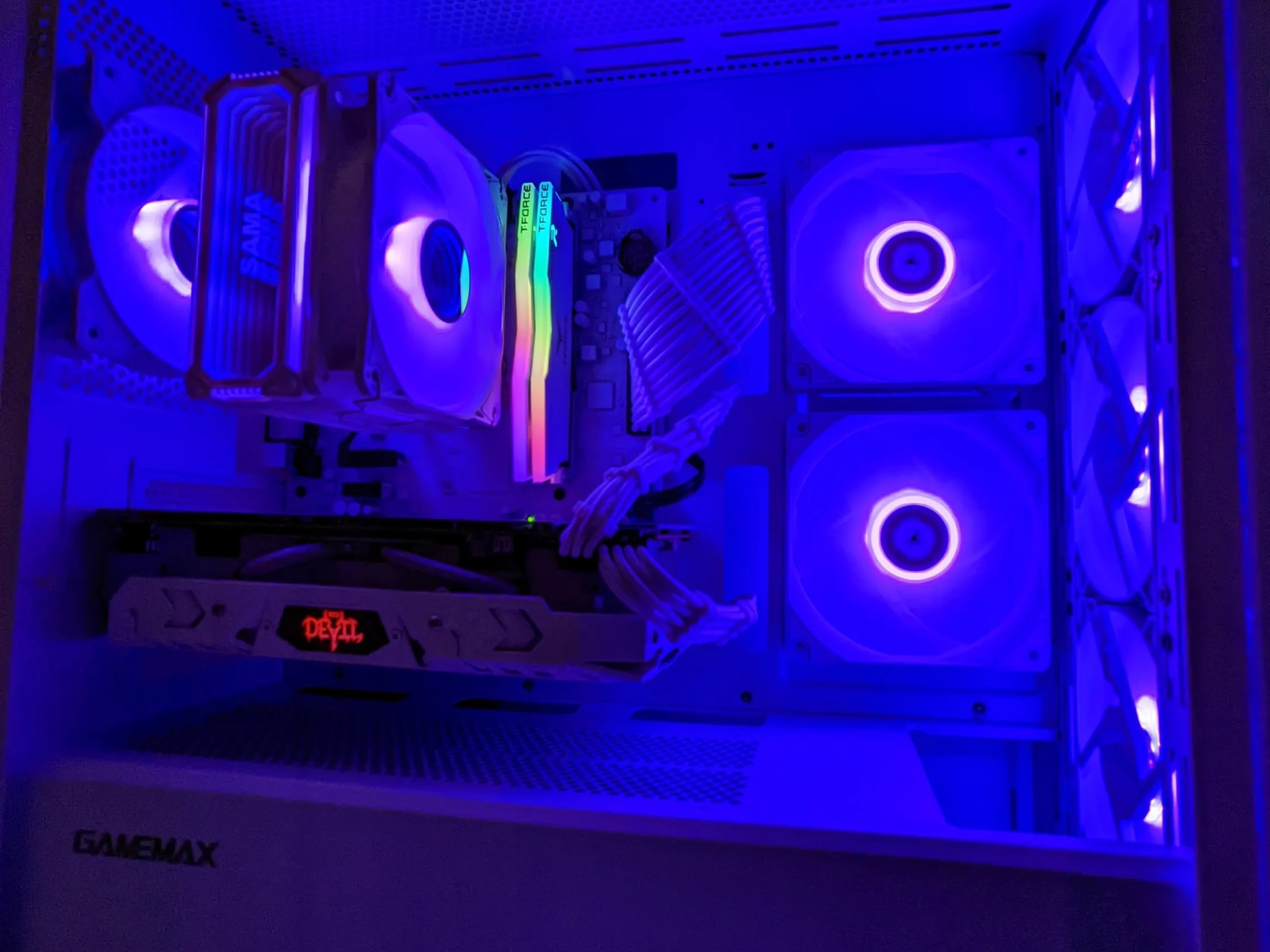 ⚪️Diablo Albus🔥🔥🔥| RX 580 8GB| Core I7 (6th Gen)| 16GB TFORCE DDR4 RAM| 1TB SSD|Windows 11 Pro