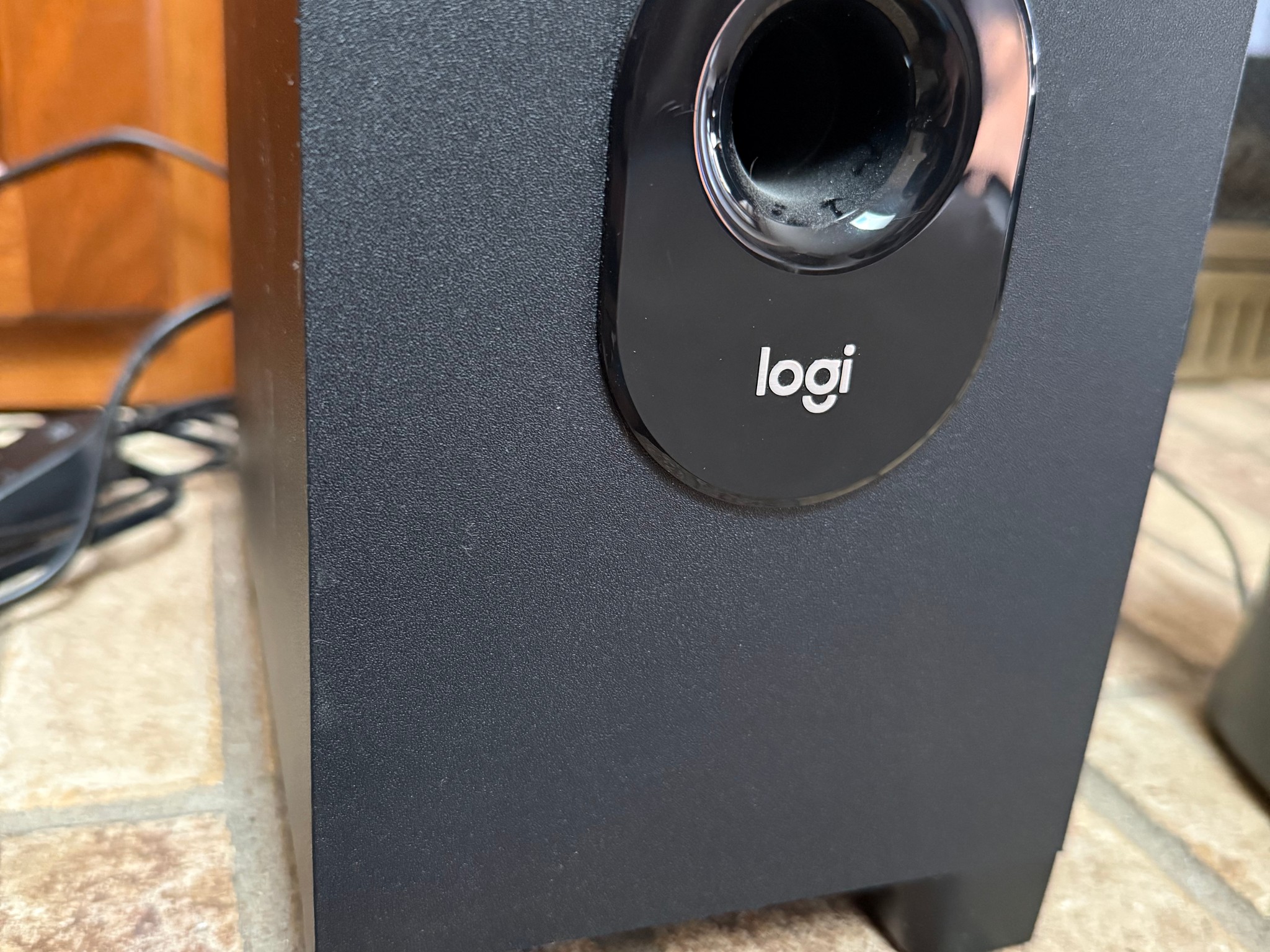 Logitech Z313 2.1 Speaker System with Subwoofer