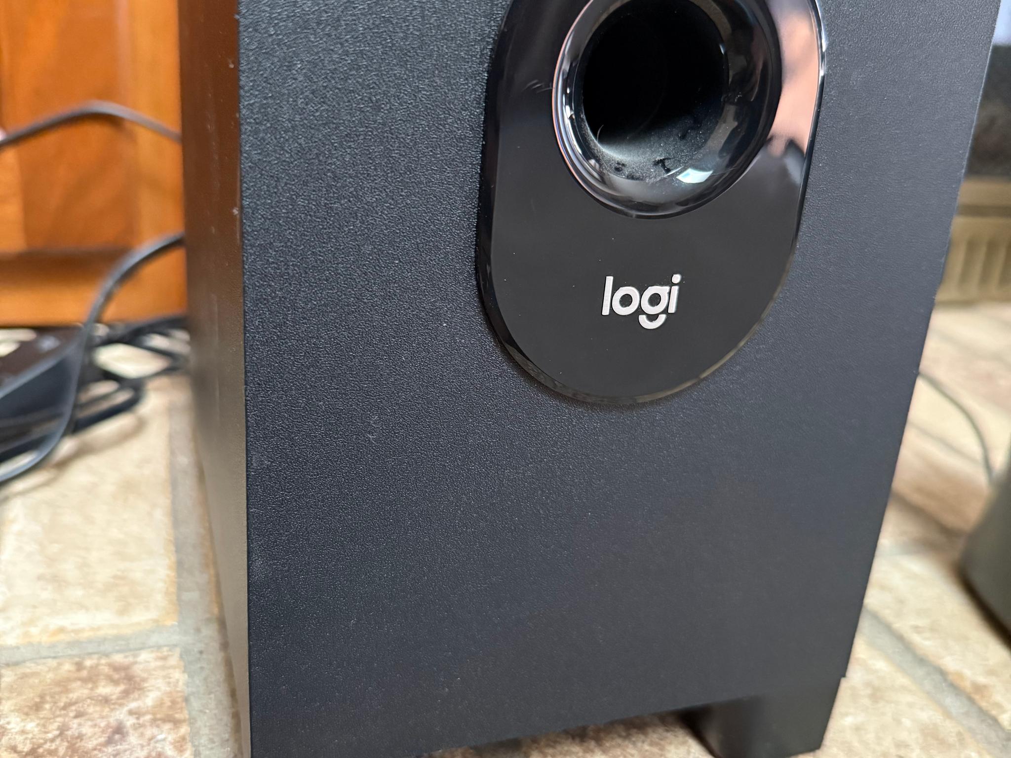 Logitech Z313 2.1 Speaker System with Subwoofer