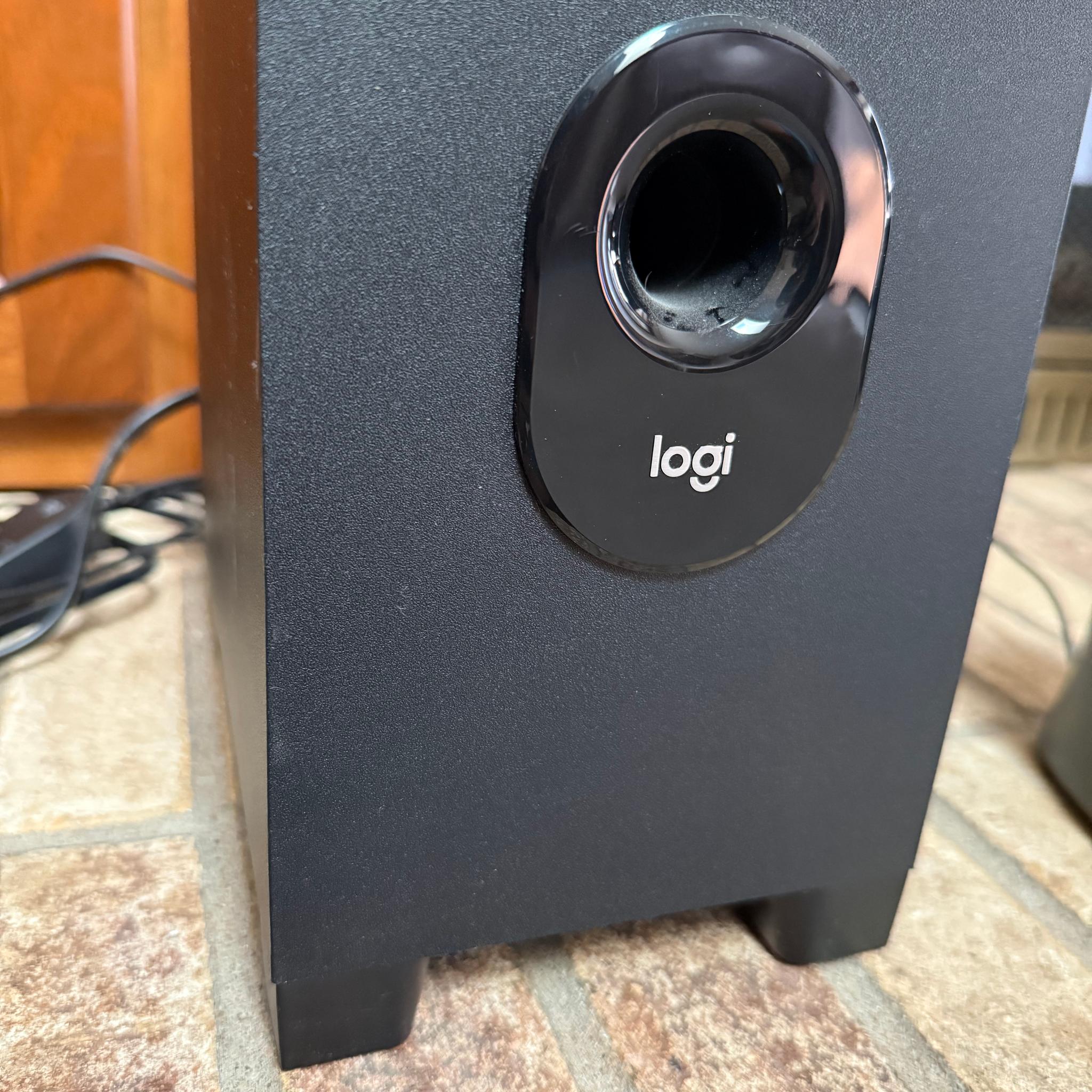 Logitech Z313 2.1 Speaker System with Subwoofer