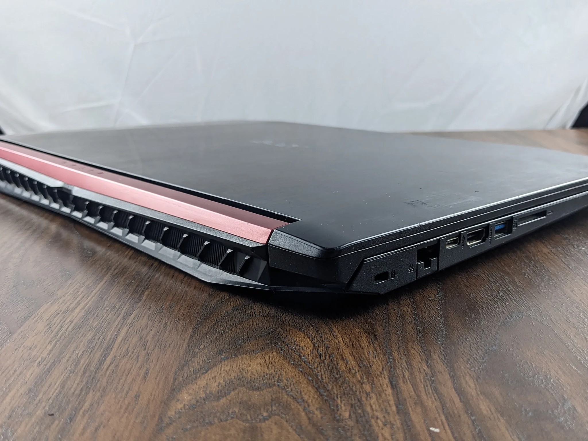 Acer Nitro 5 Refurbished, GTX 1050m, i5-8300H, 12GB DDR4, 256NVMe, 1TB HDD