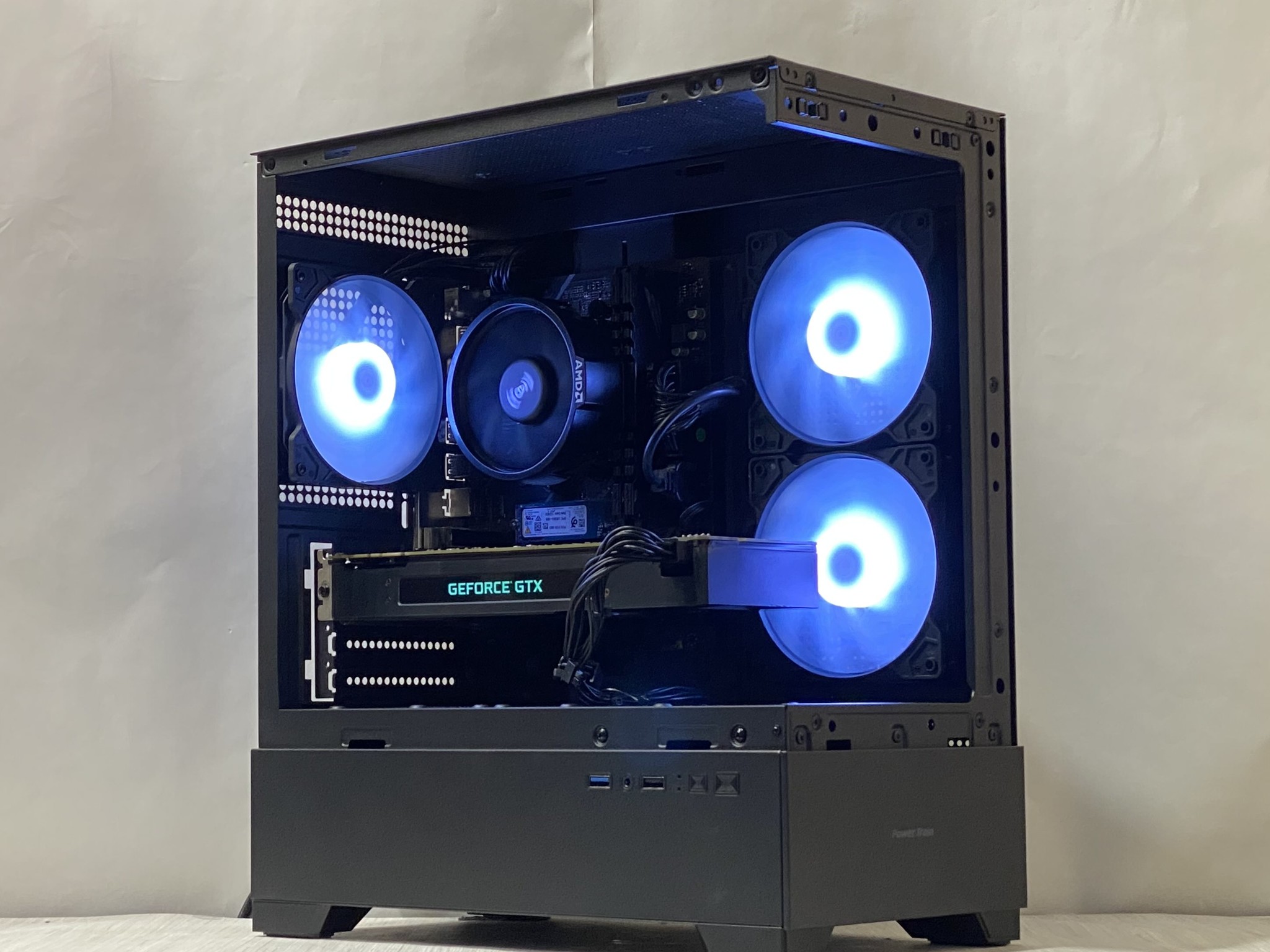 GTX 1070, Ryzen 5 2600, 16GB DDR4, 512GB NVMe SSD, WiFi - Budget Gaming PC
