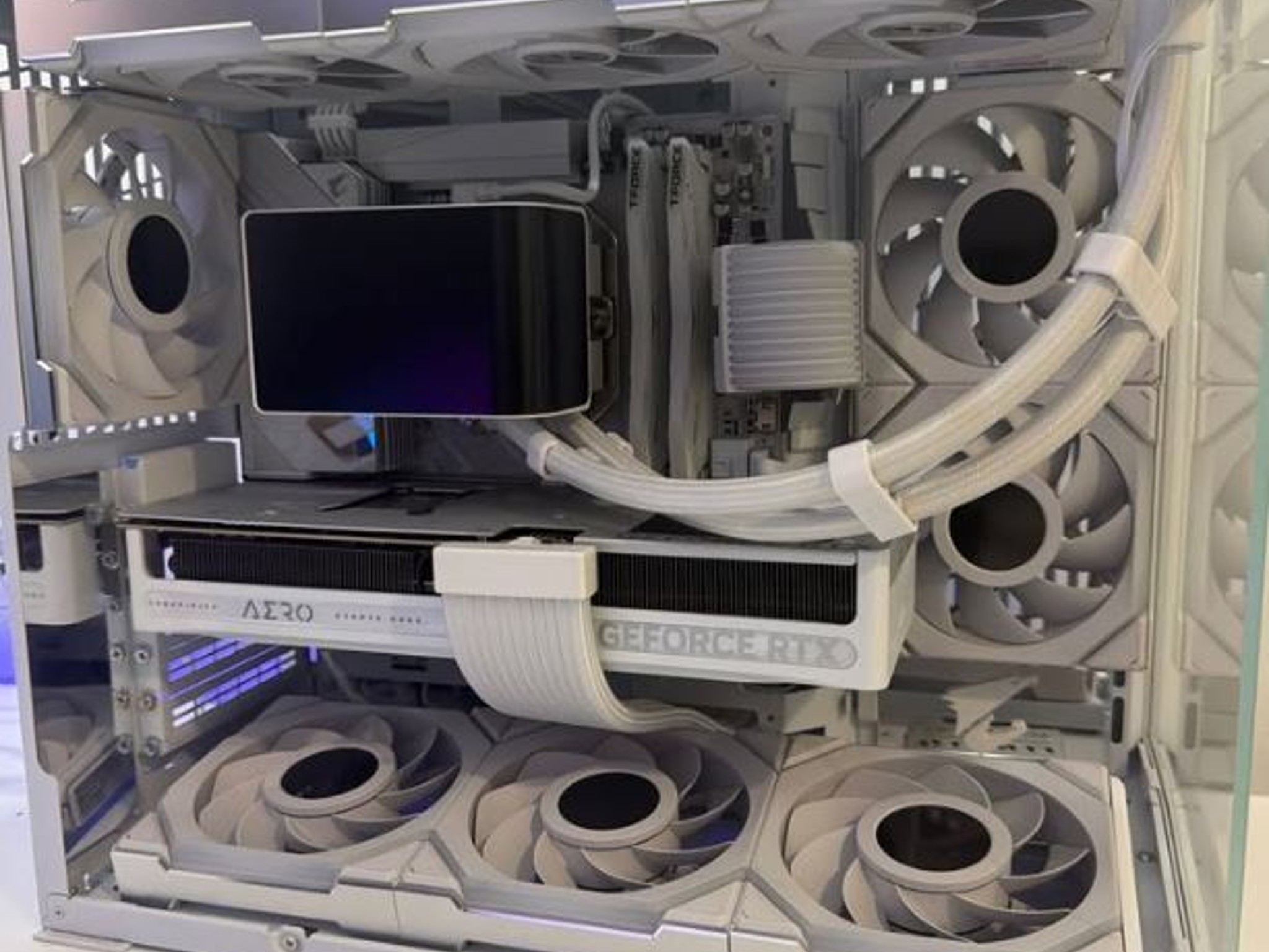 Gaming PC Nvidia RTX 5080, Ryzen 7 9800X3D, Lian Li 011 Mini V2 White, LCD Fans, 3D AIO, 2TB Gen5