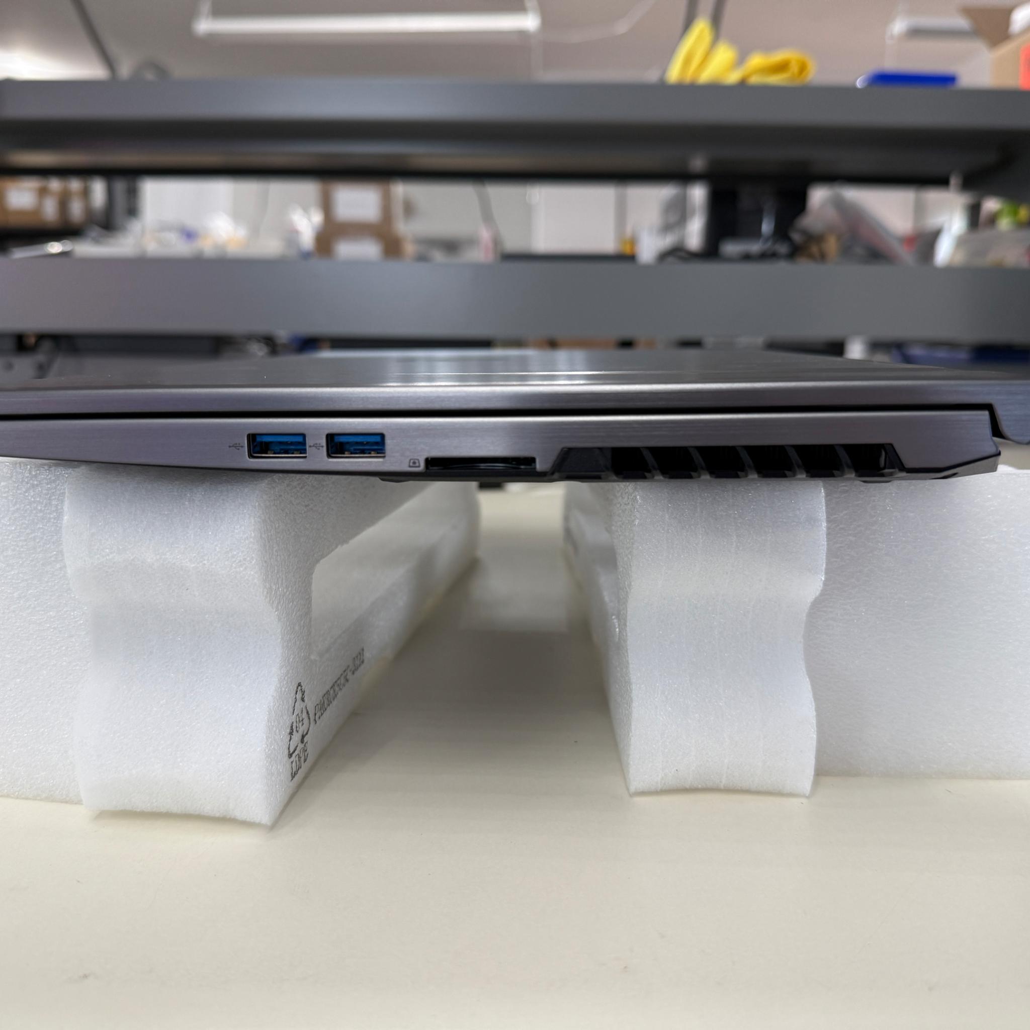 Eluktronics Mech-15 G2, Intel i7-9750H, GTX 1660Ti, 16GB Ram, 2x 512GB SSD