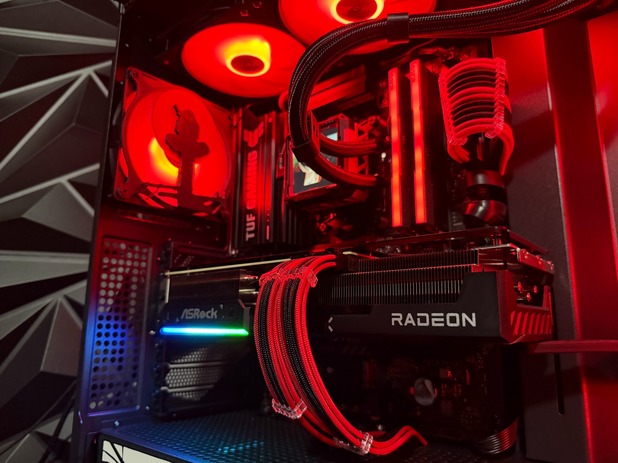 🔥 CLAN KILLER 🔥Ryzen 7 7800X3D| RX 9070 XT | 32 GB DDR5| 4 TB NVMe| 850W PSU