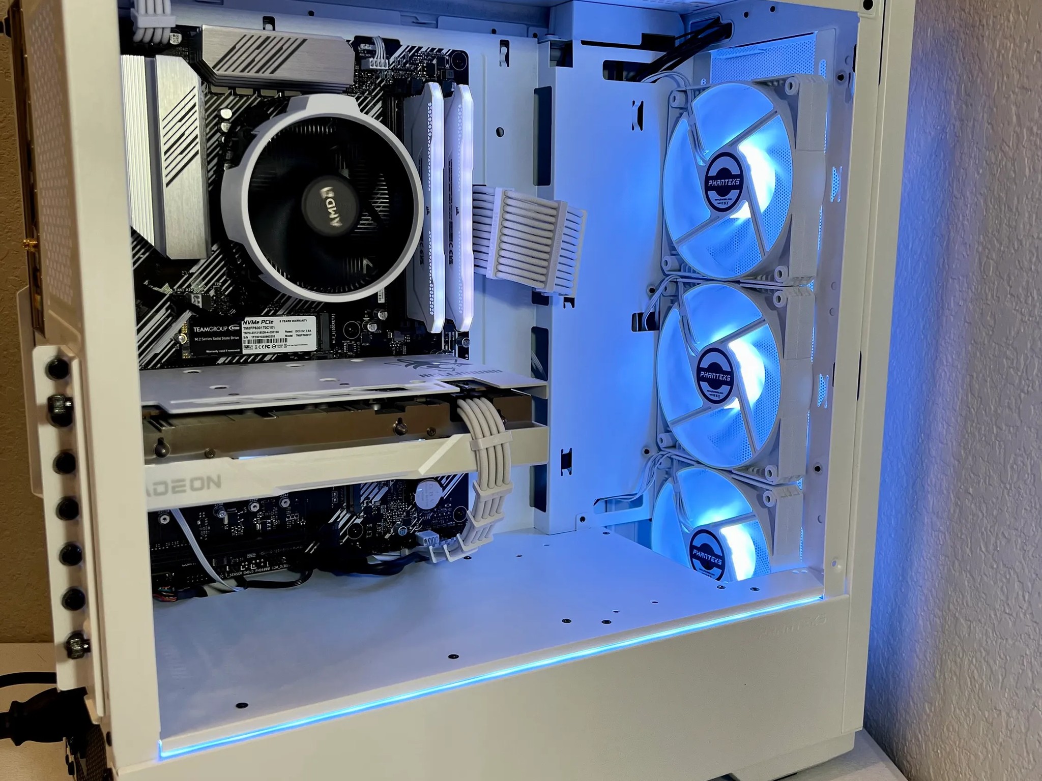 Ryzen 5 5600 | AMD Radeon RX 6650XT | White Theme Gaming PC