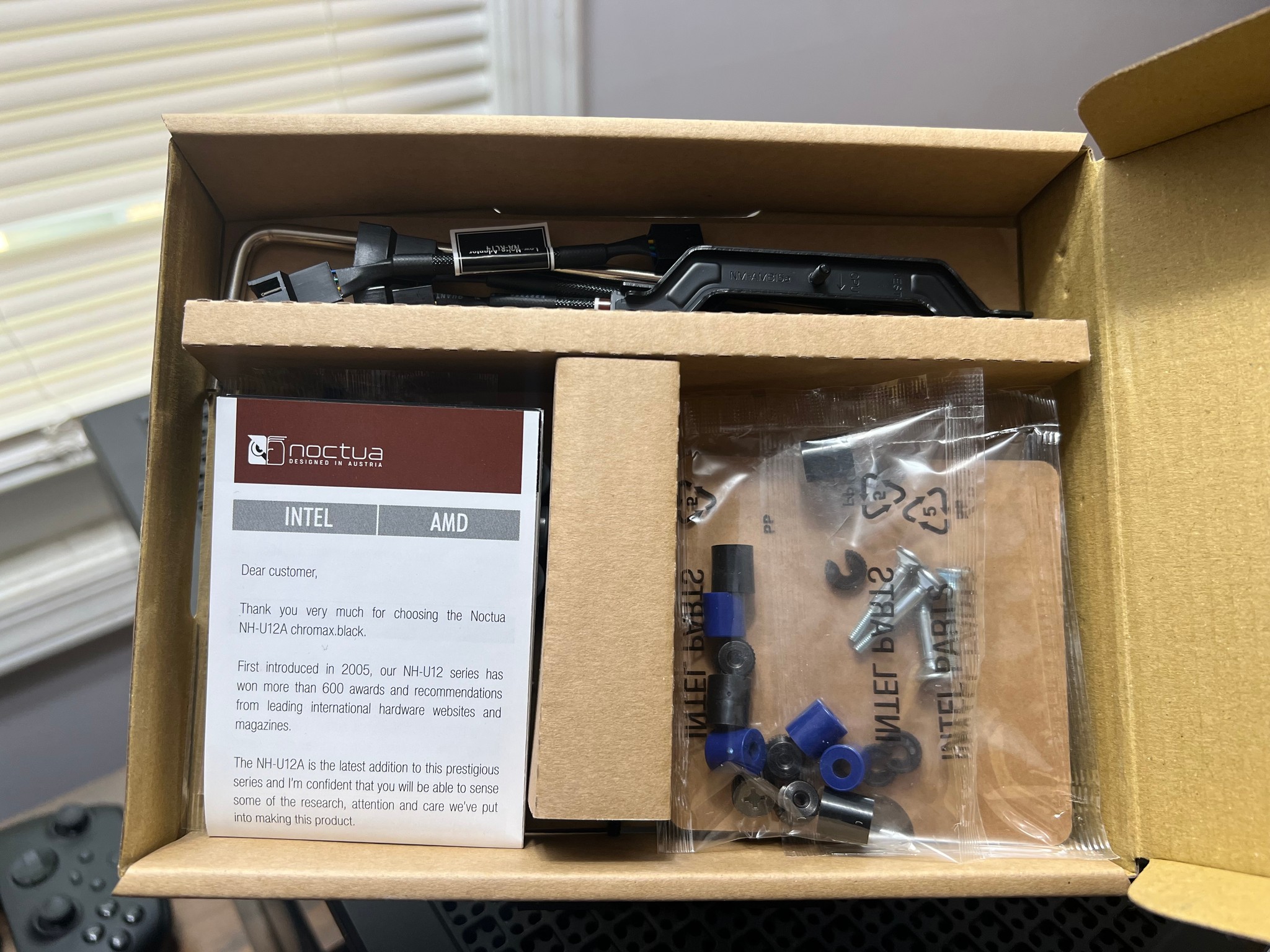 Noctua NH-U12A chromax.Black, 120mm Single-Tower CPU Cooler (Black)