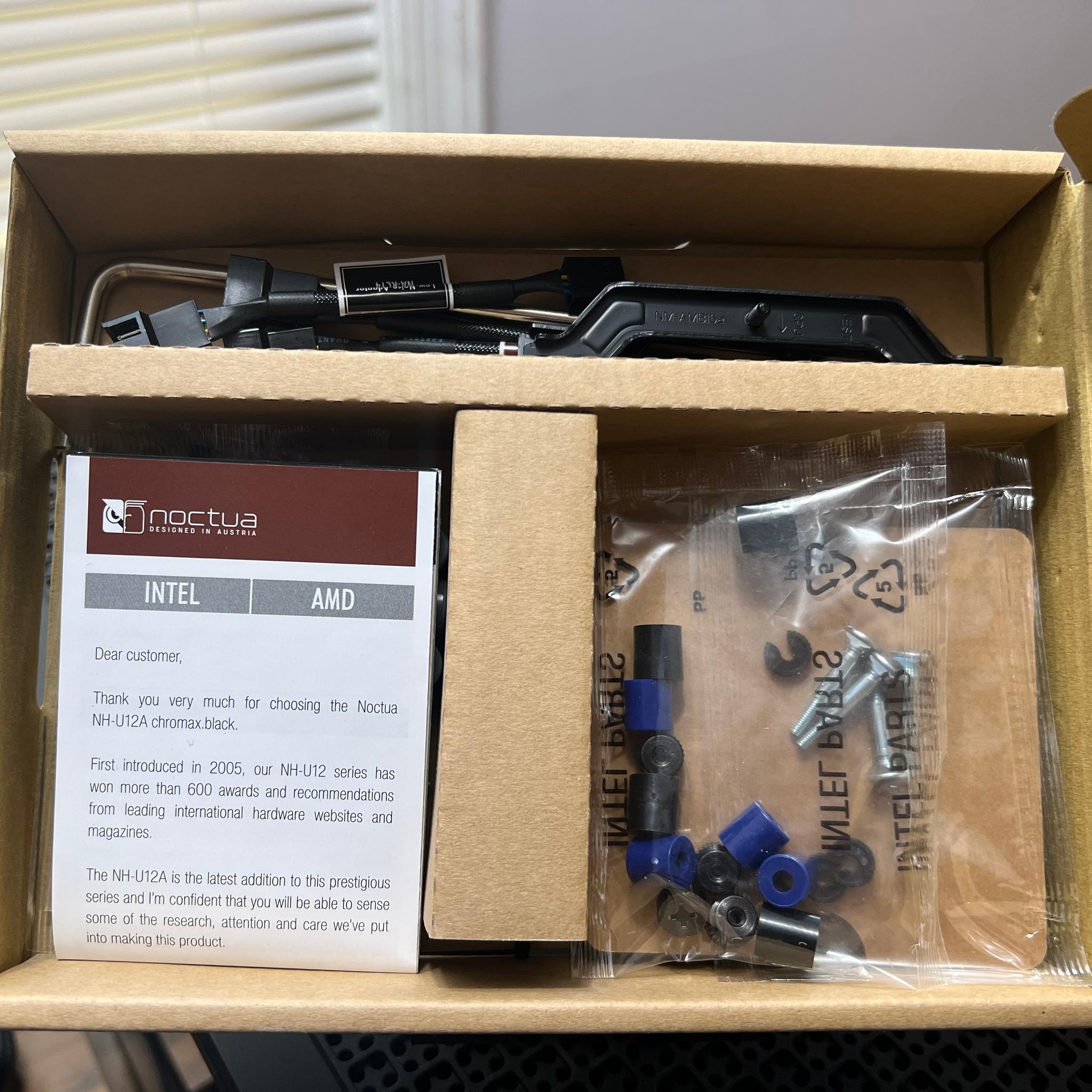 Noctua NH-U12A chromax.Black, 120mm Single-Tower CPU Cooler (Black)