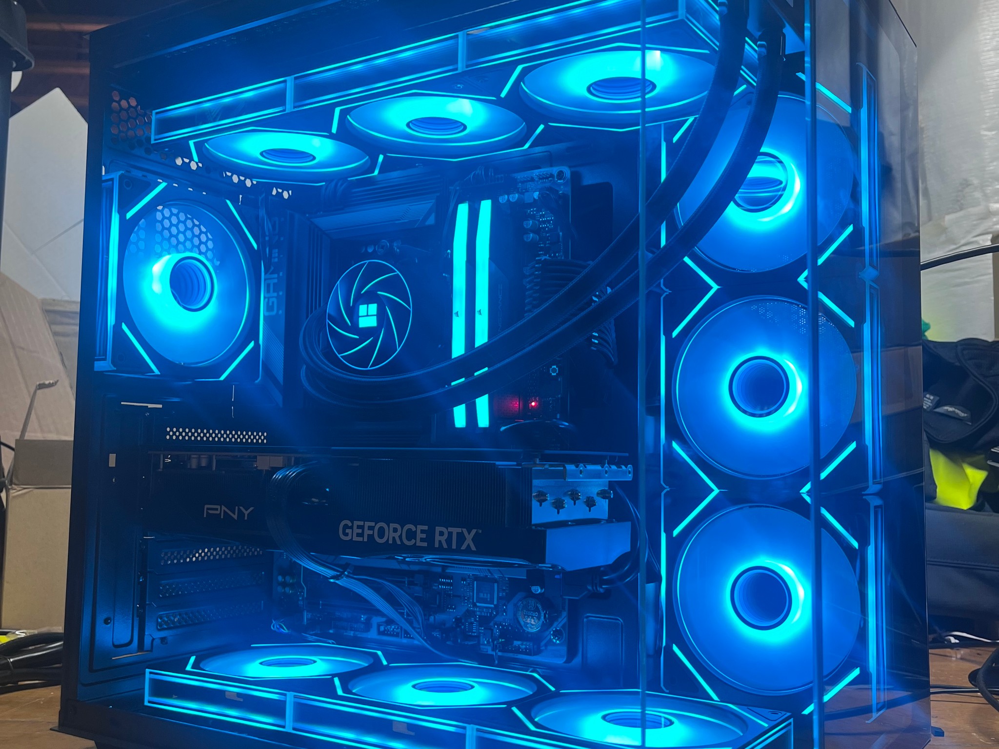 RTX 5070 Ti | Ryzen 9 7950X3D | 32 GB 6000MHz RAM | 1 Terabyte NVME Gaming PC