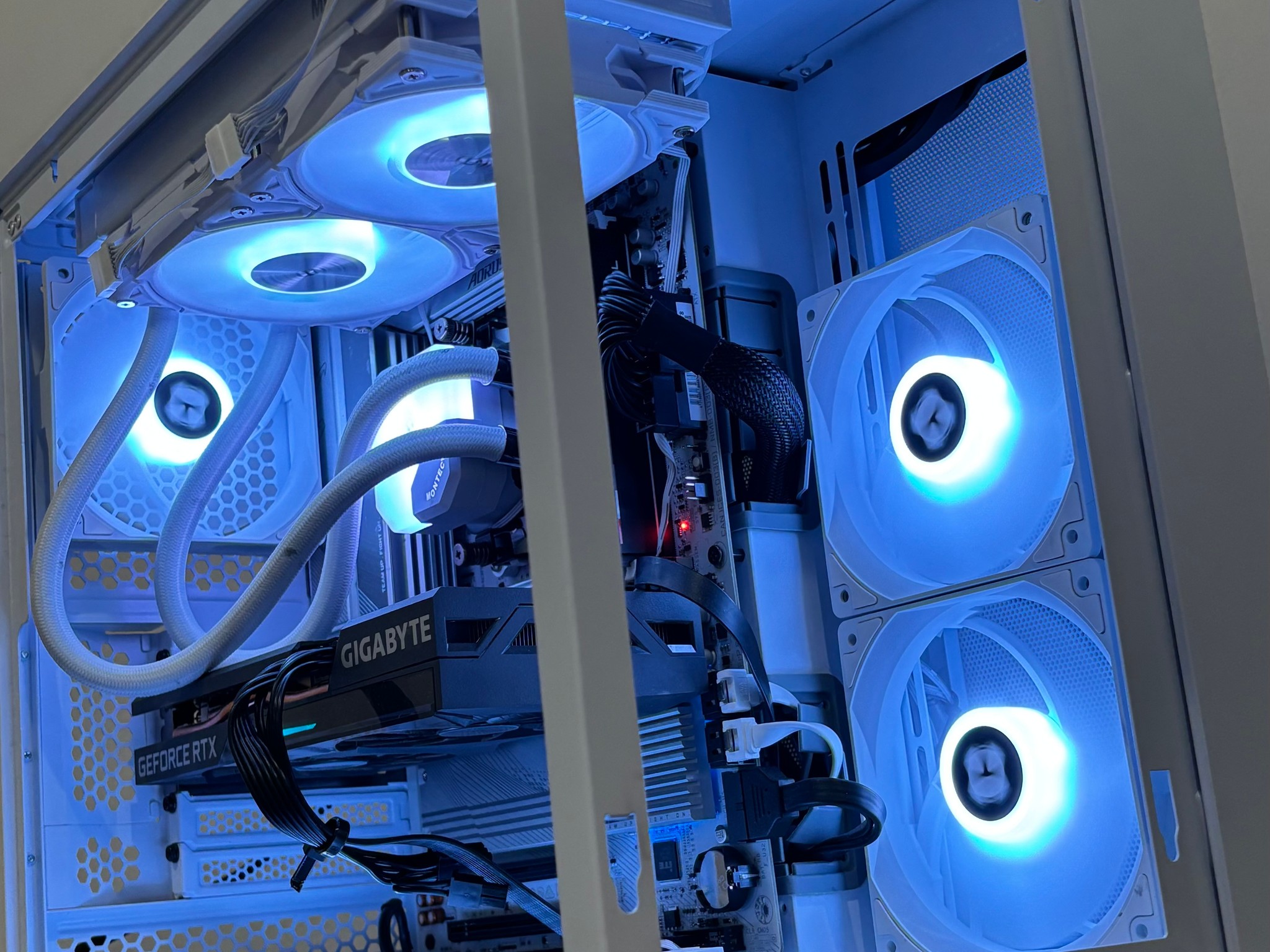 🤍 WHITE AM5 GAMING PC | Ryzen 7 9700X | RTX 3060 12GB | 32GB DDR5