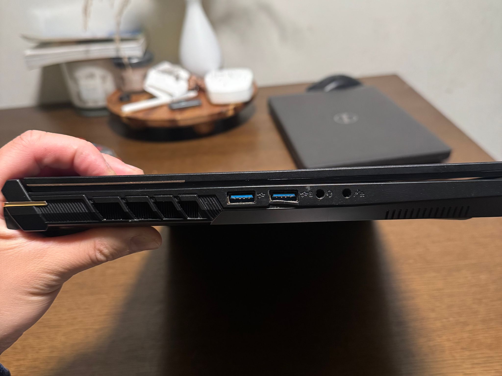 SAGER i9-13900HX/32GB DDR5/1TB NVME/RTX 4070 240 HZ QHD Screen