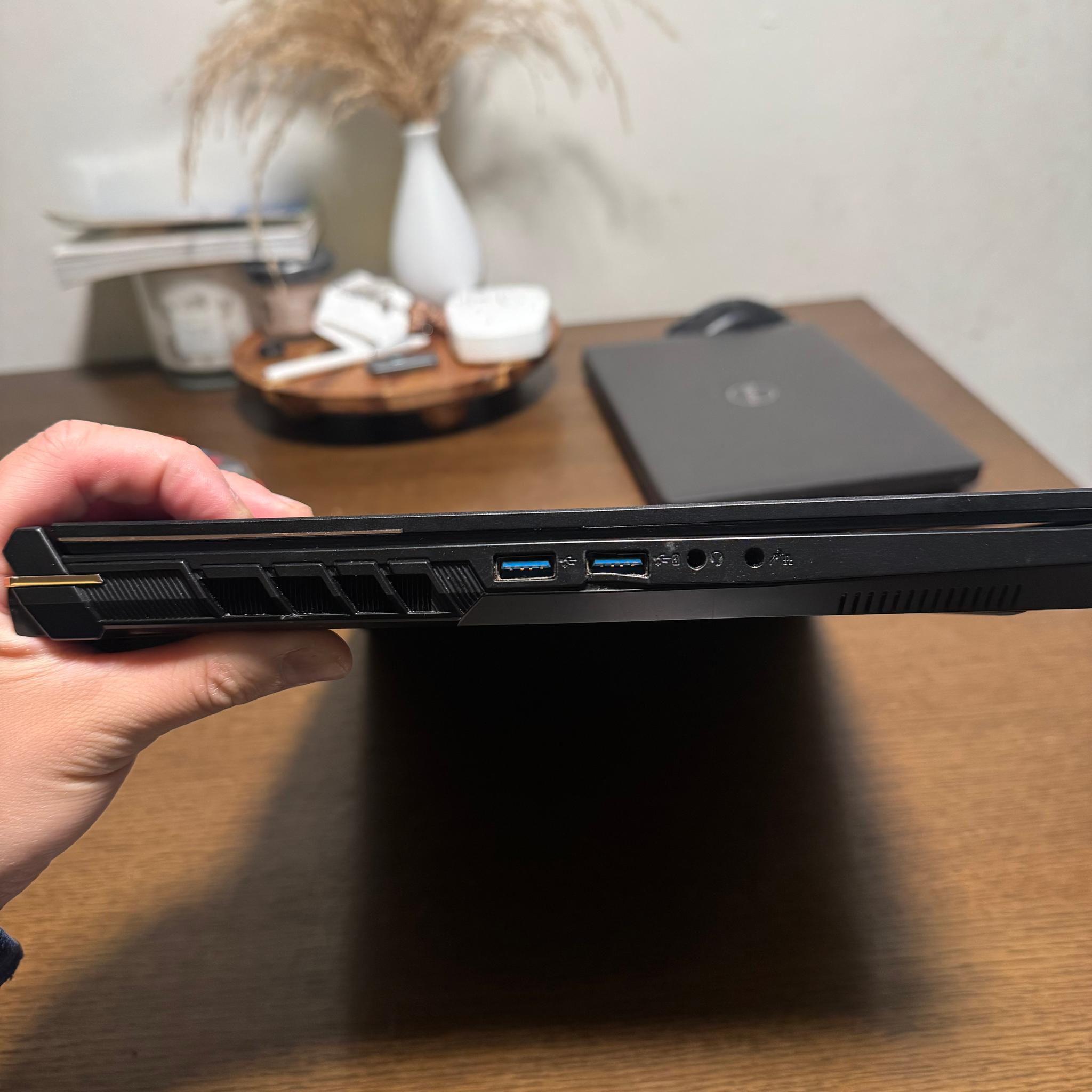 SAGER i9-13900HX/32GB DDR5/1TB NVME/RTX 4070 240 HZ QHD Screen