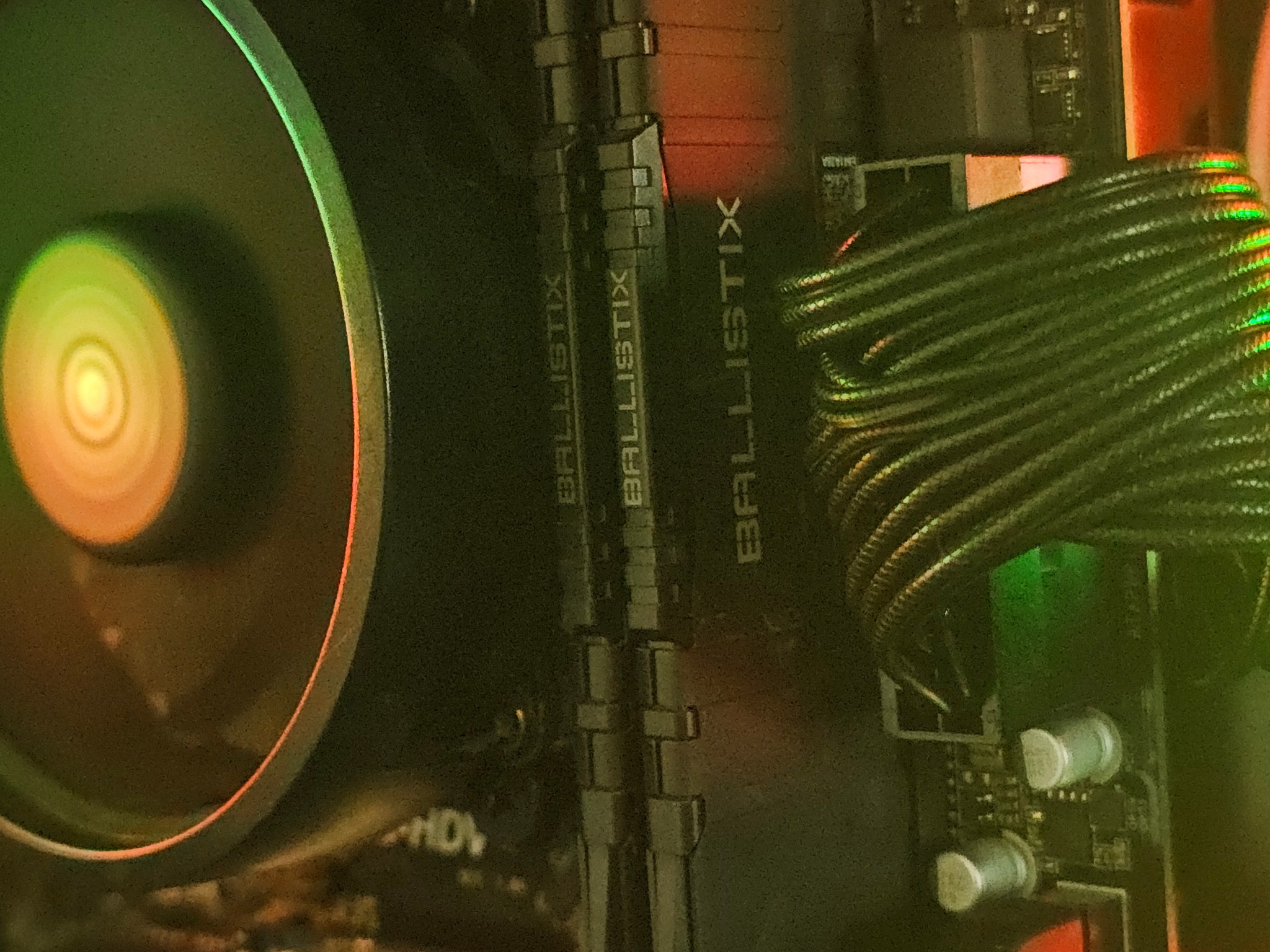 Mirage 1080p / RTX 2060 6GB / Ryzen 5 1600AF / 16GB DDR4 / 275GB SSD + 1TB HDD / RGB HUB