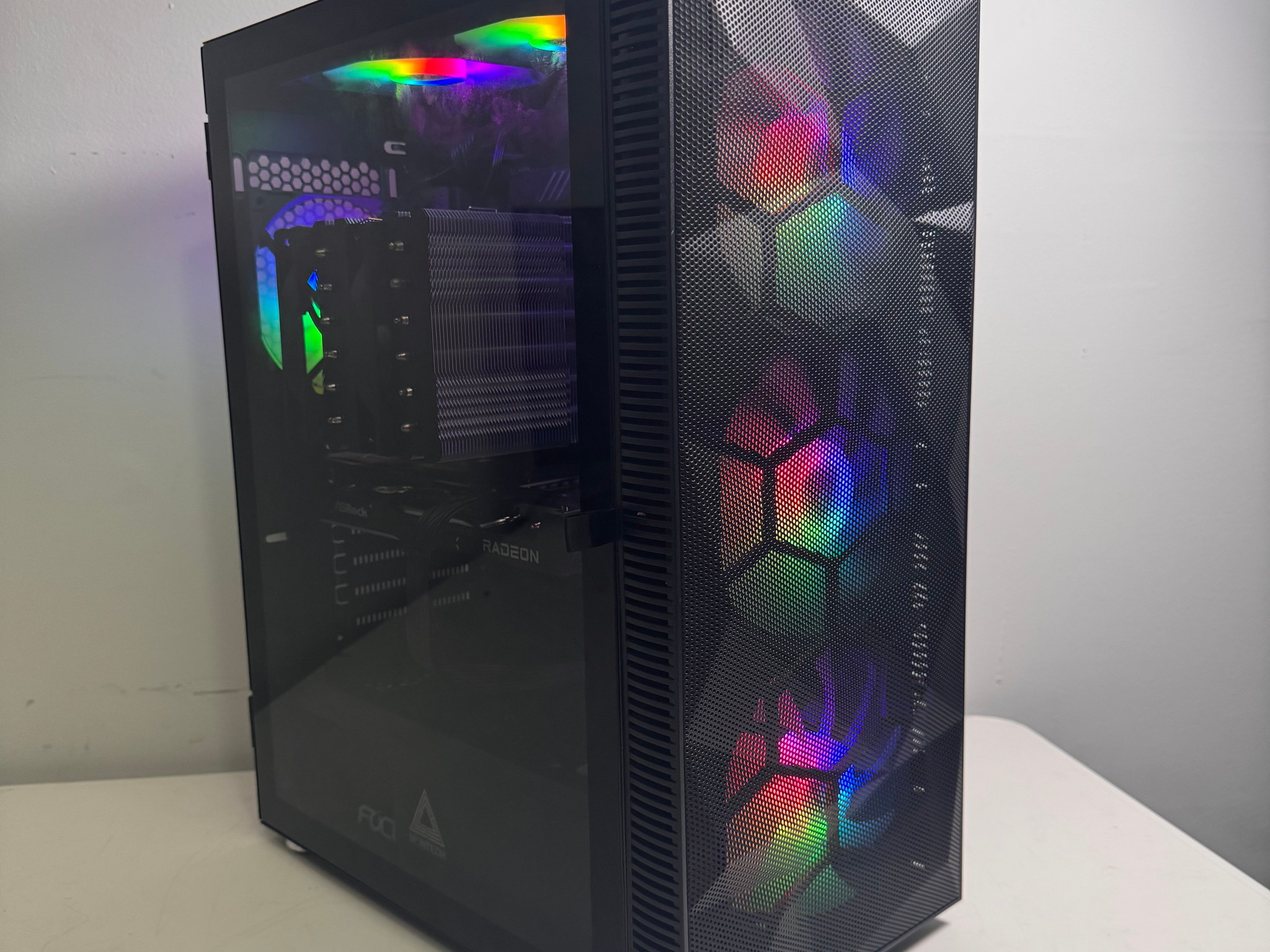 Custom Gaming PC / Radeon RX 9060 XT / 16GB 6000Mhz / Ryzen 5 7600X/