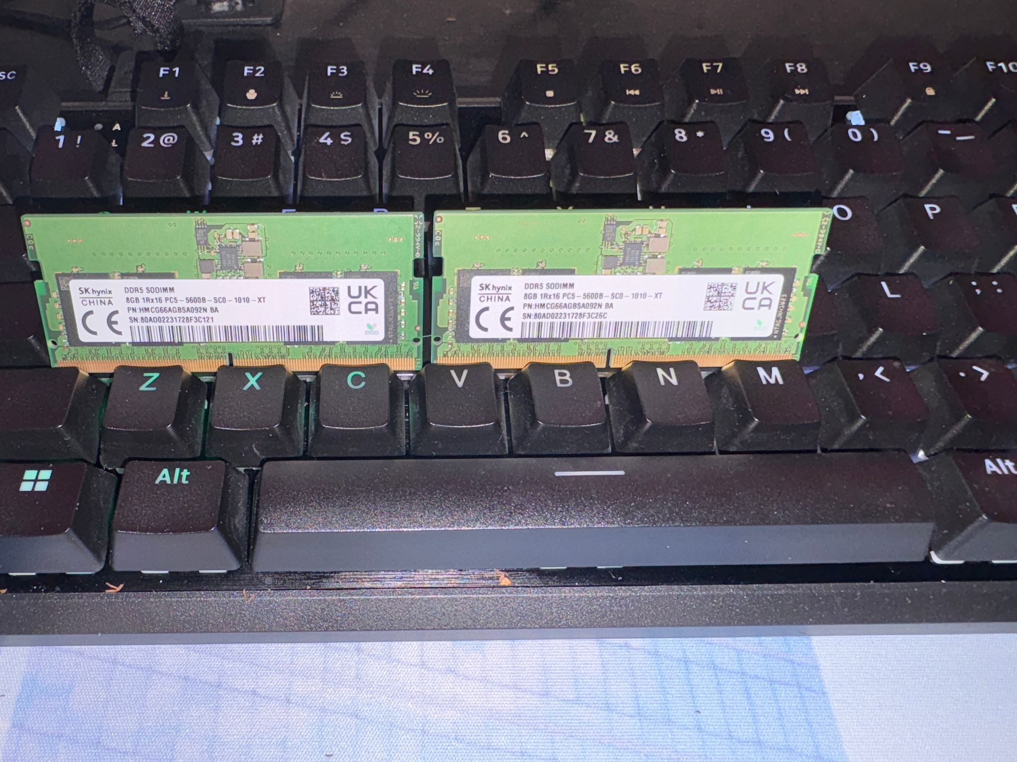 16GB (2x8GB) DDR5 5600MHz PC5-44800 SODIMM Unbuffered Non-ECC 1Rx16 CL46 1.1v SK Hyn(Hynix) Original
