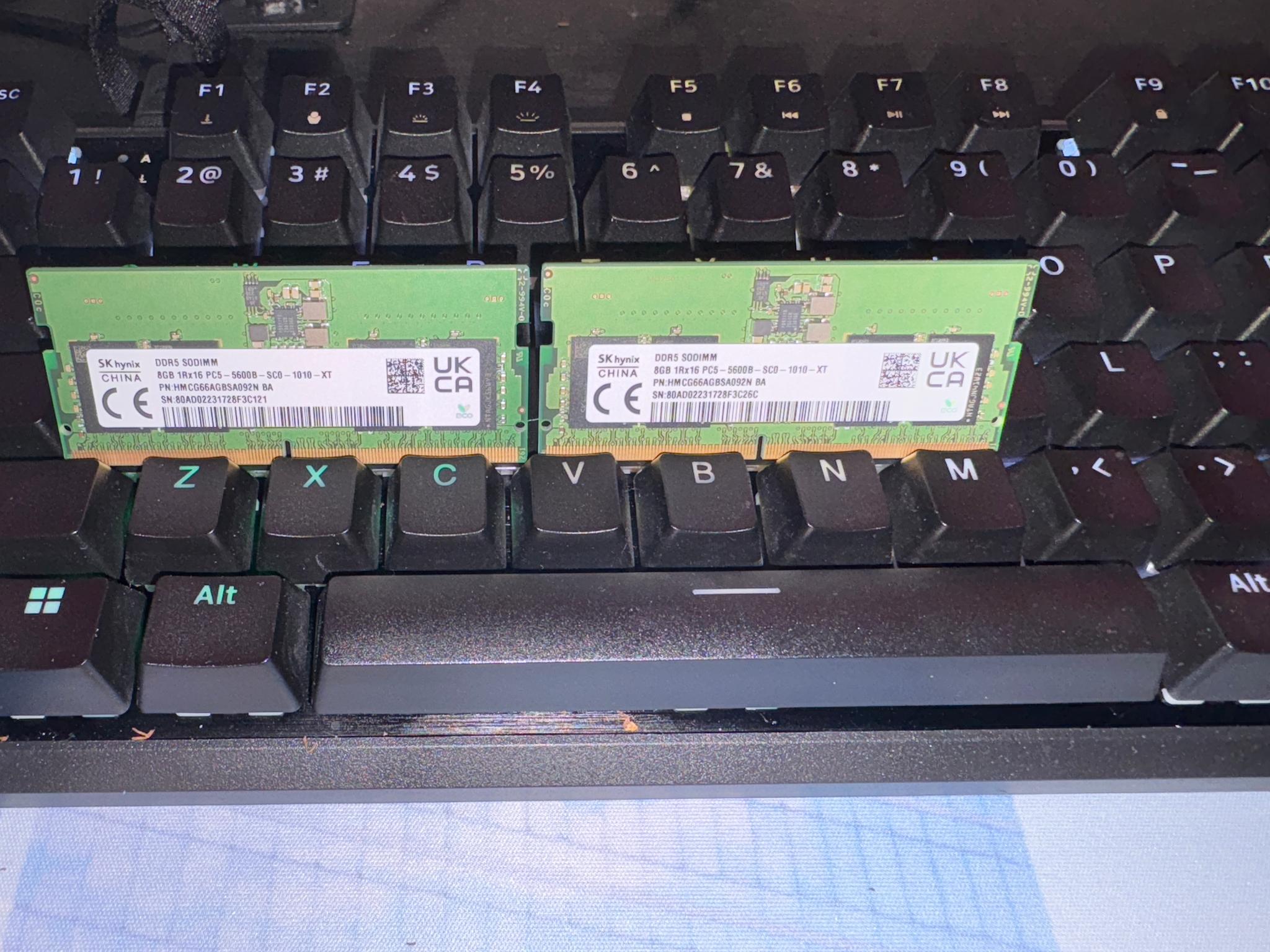 16GB (2x8GB) DDR5 5600MHz PC5-44800 SODIMM Unbuffered Non-ECC 1Rx16 CL46 1.1v SK Hyn(Hynix) Original