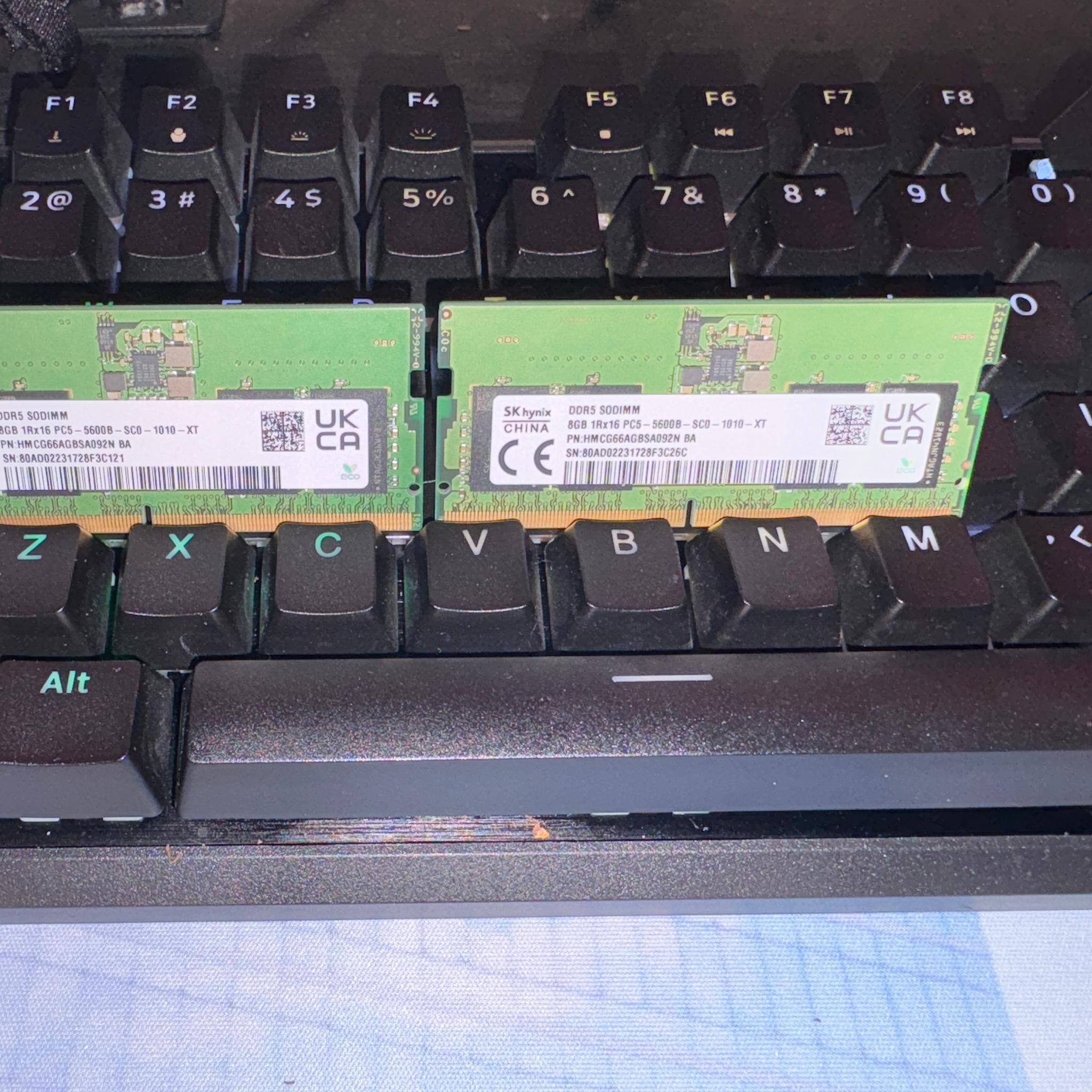 16GB (2x8GB) DDR5 5600MHz PC5-44800 SODIMM Unbuffered Non-ECC 1Rx16 CL46 1.1v SK Hyn(Hynix) Original