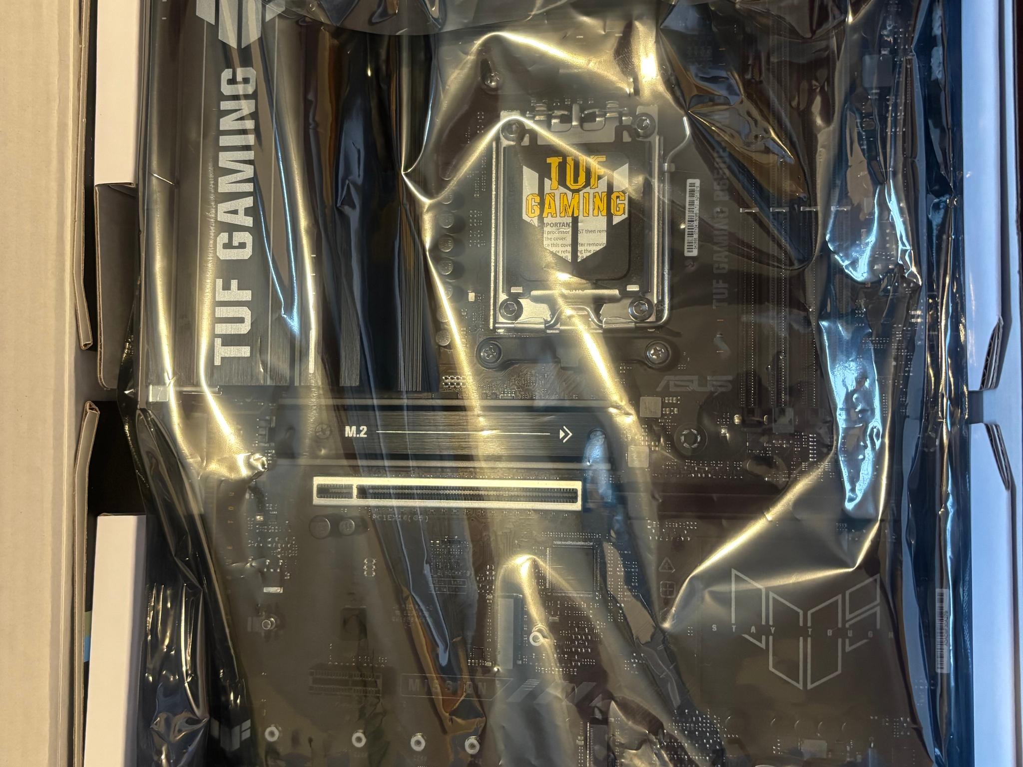 Ryzen 7800X3D Asus Tuf B650E-E Motherboard 32 GB DDR5 Memory Combo