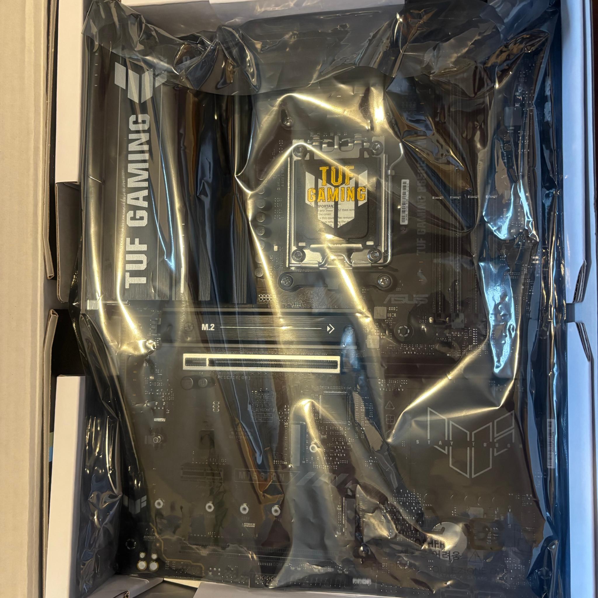 Ryzen 7800X3D Asus Tuf B650E-E Motherboard 32 GB DDR5 Memory Combo