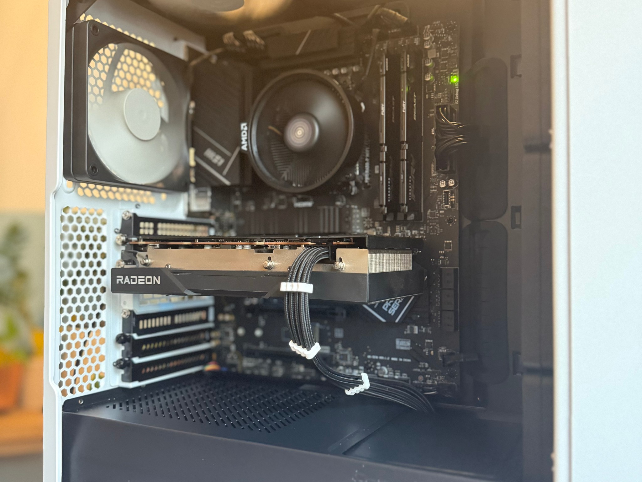 Stealthy High-End 1080p Gaming - RX 6600XT | Ryzen 5 8500G | 1TB SSD | 16GB DDR5