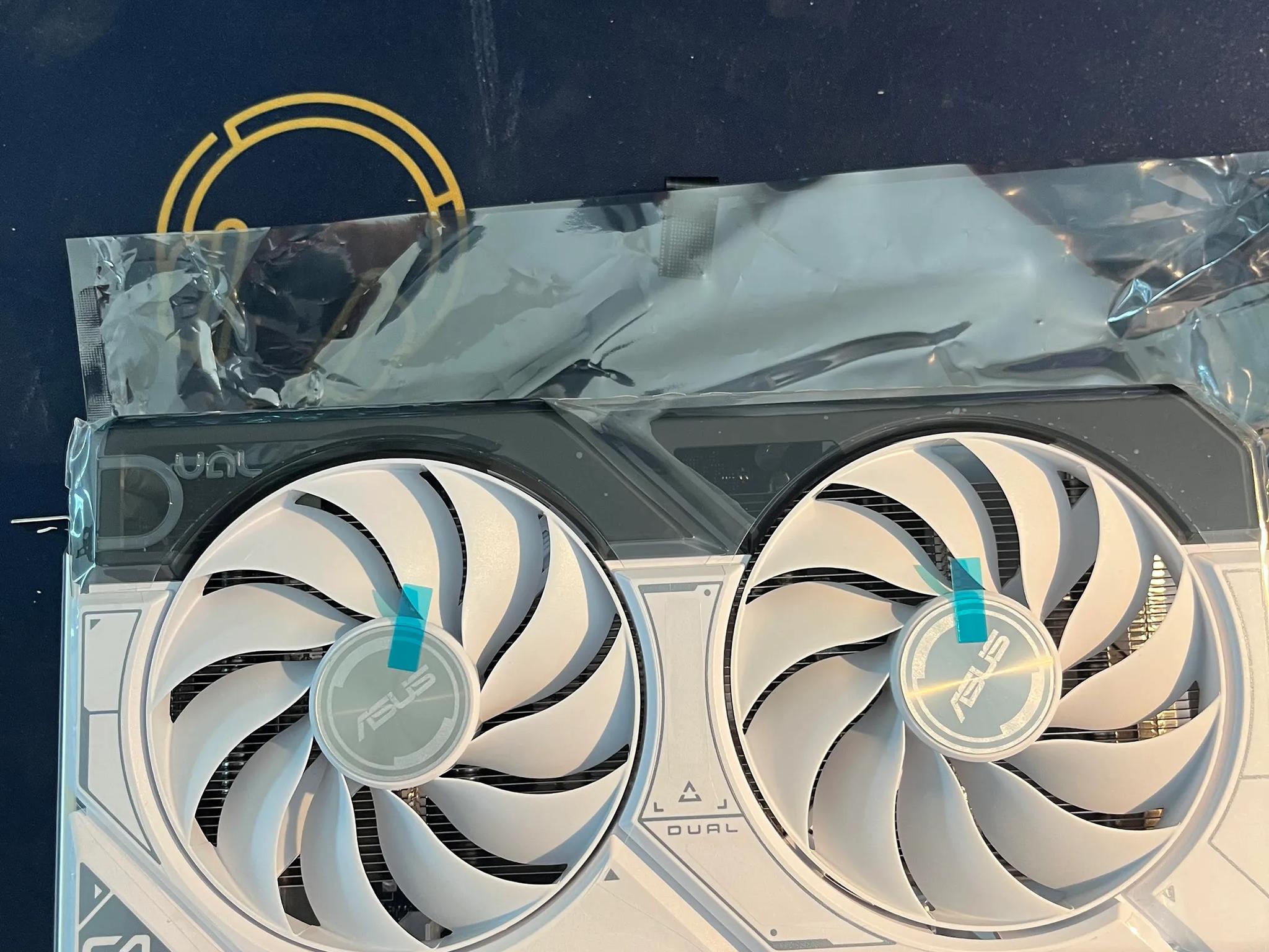 RTX 4060 ti 8 GB Asus Dual White Edition