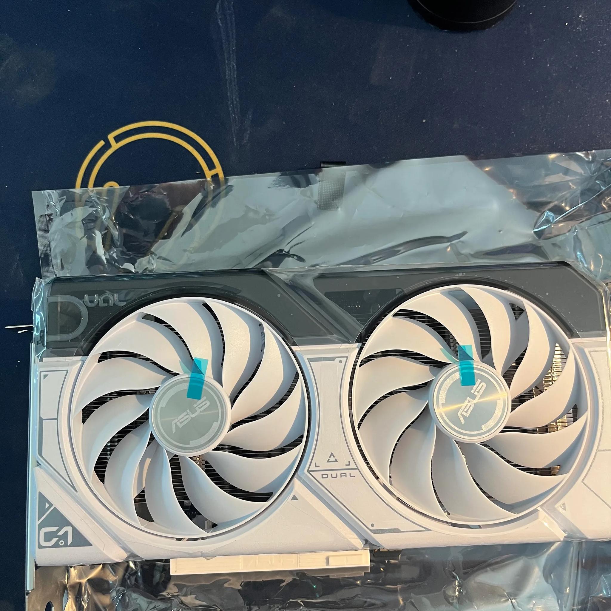 RTX 4060 ti 8 GB Asus Dual White Edition