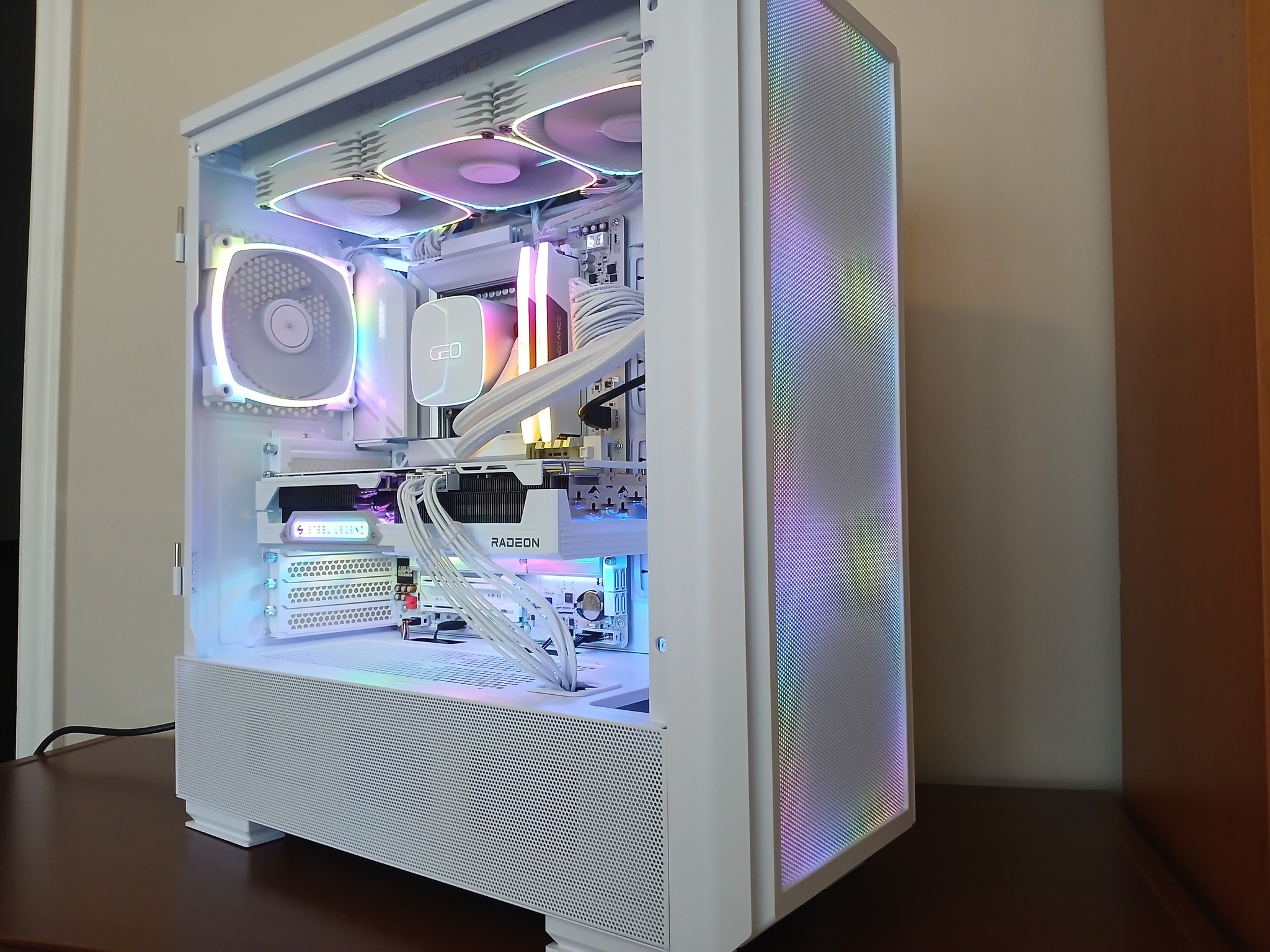 4K Frost White | RX 9070XT 16GB | Intel Core Ultra 7 265KF | 32GB RAM | 2TB SSD