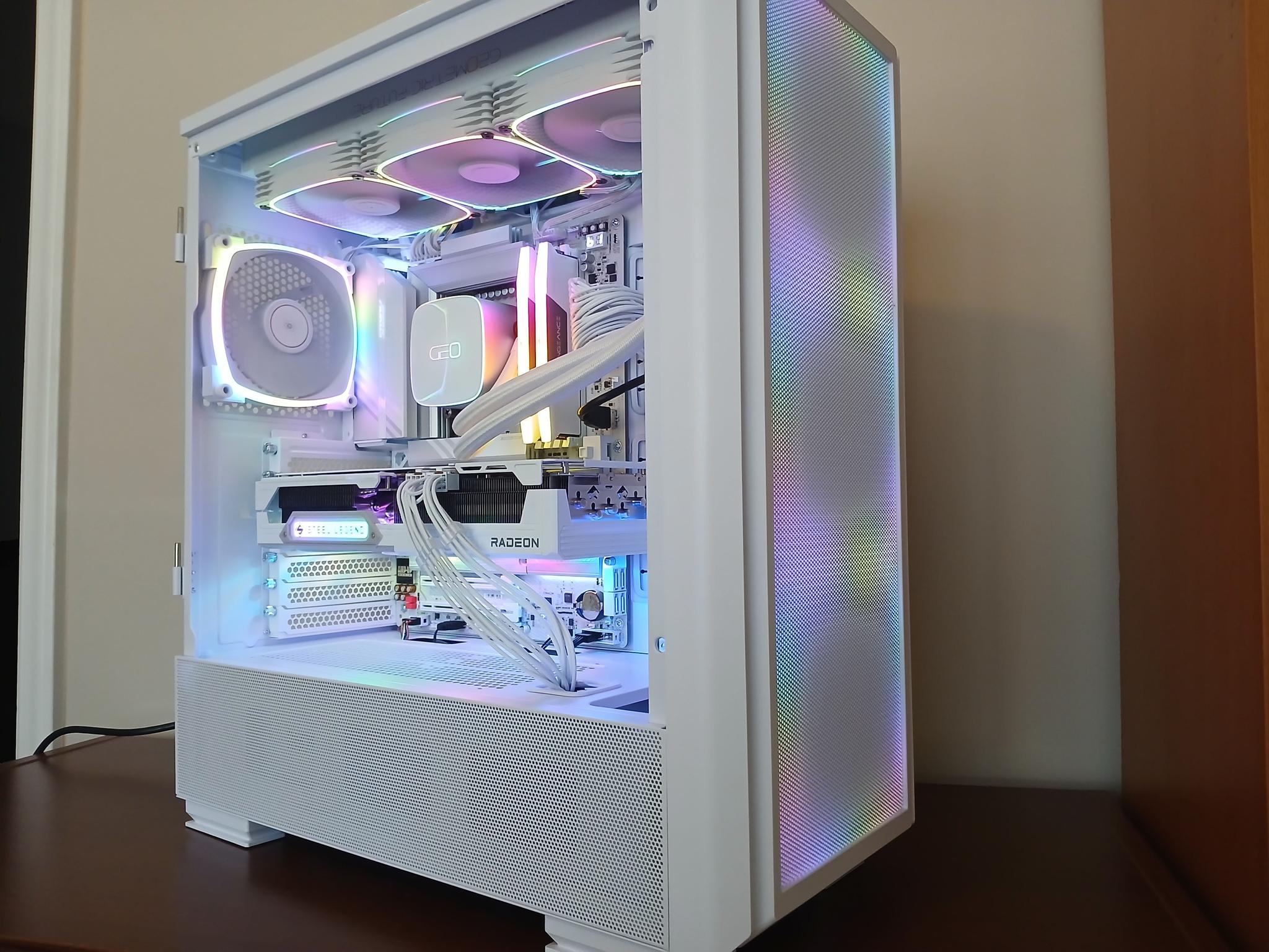 4K Frost White | RX 9070XT 16GB | Intel Core Ultra 7 265KF | 32GB RAM | 2TB SSD