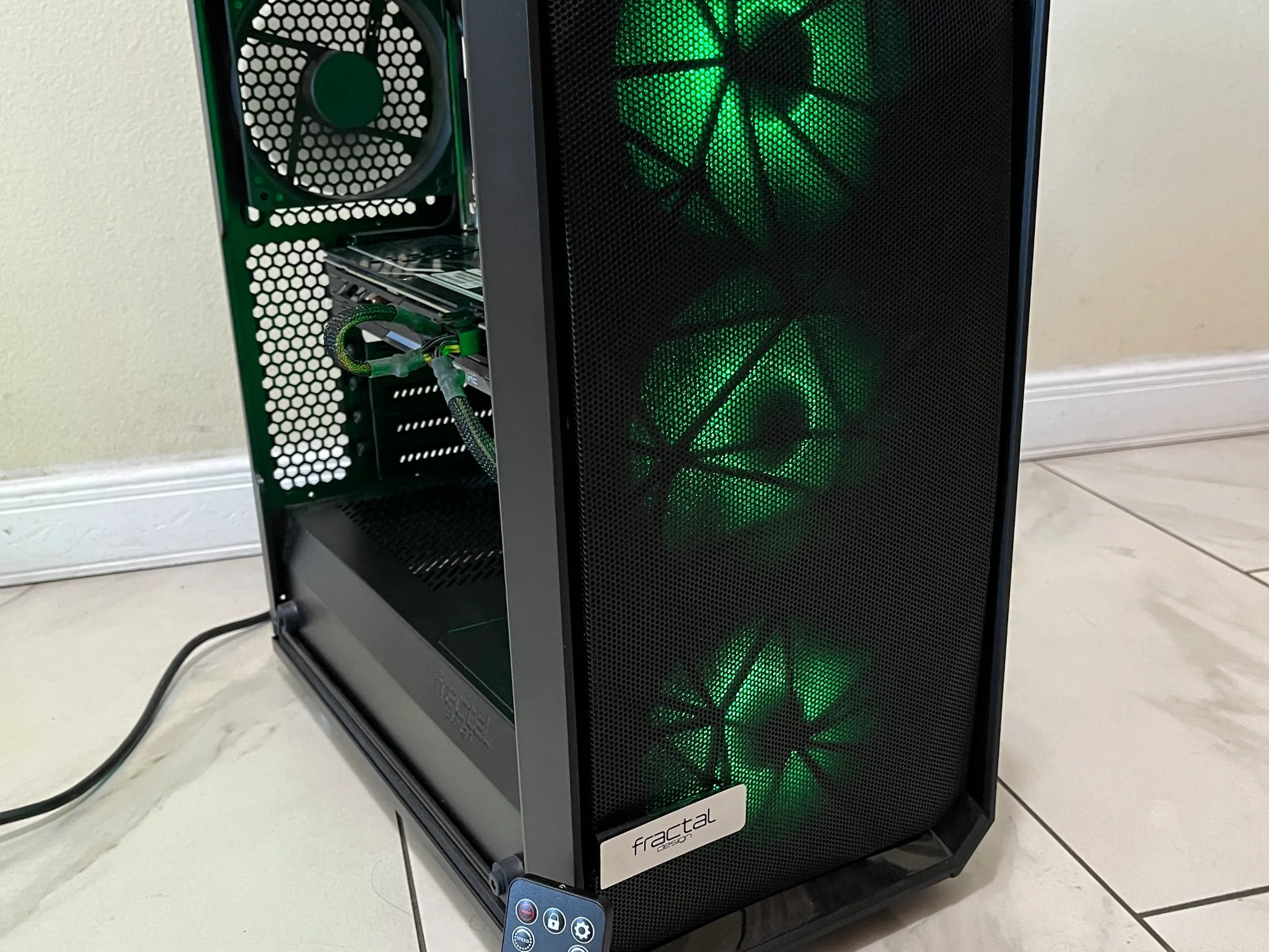 🟢🔥 Budget Gaming PC – RGB Case w/ Remote - Intel i5-4590, R9 380 4GB, 1 TB Storage & 12GB RAM 🔵 🖥️