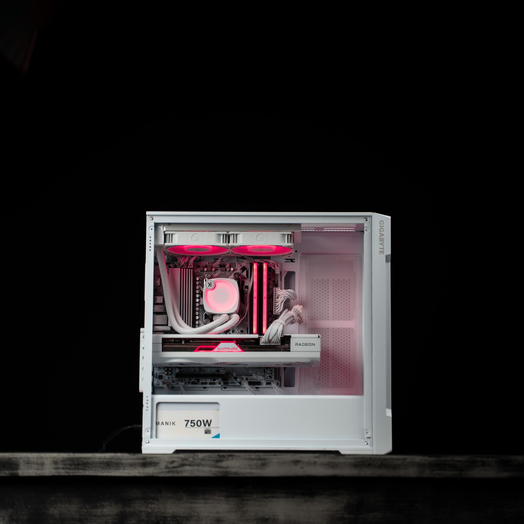 \ WF-52 / RX 7700 XT Ryzen 5 9600X 2.5TB 32GB DDR5 Windows 11 Gaming PC