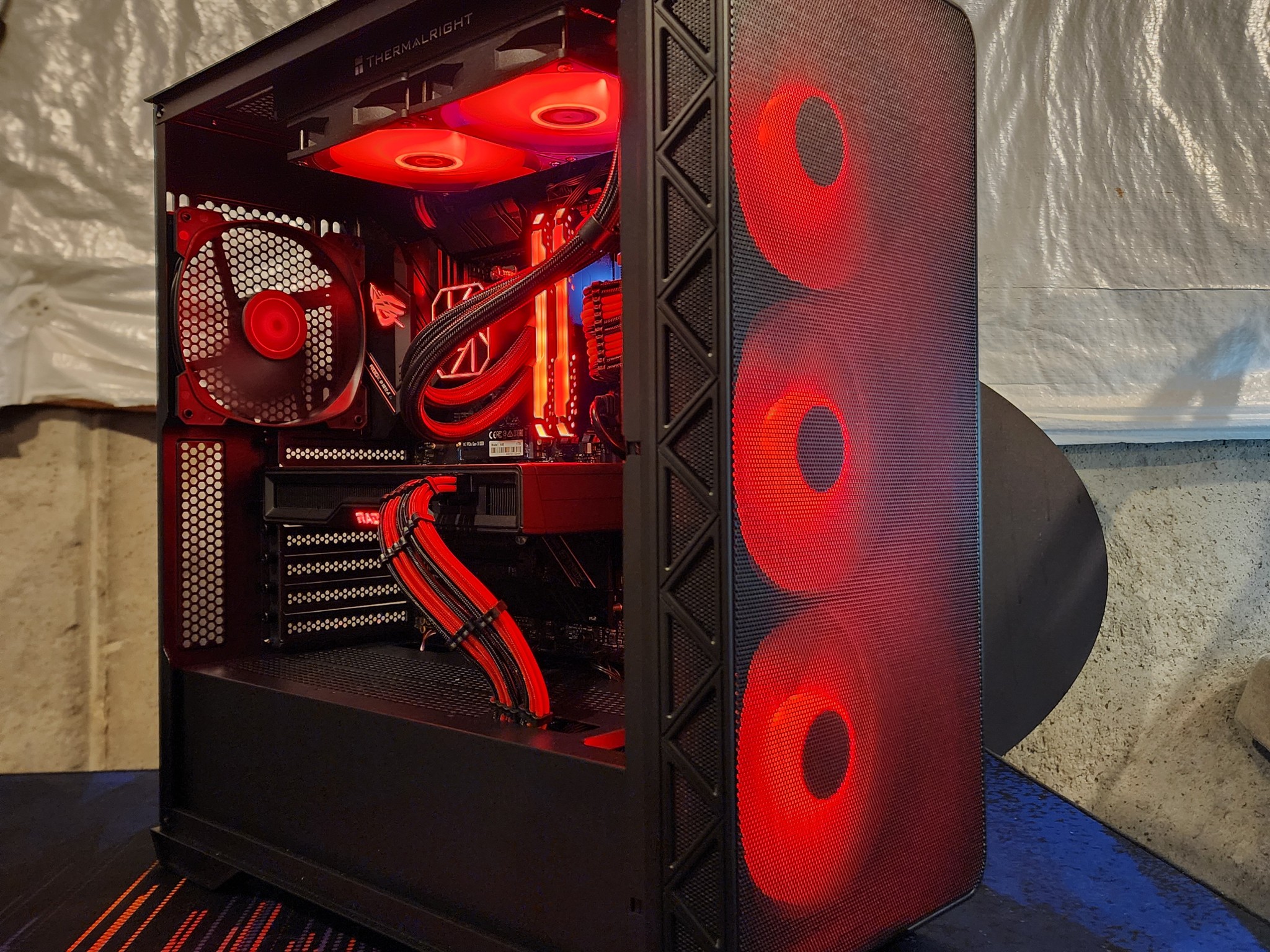 AMD RX 6750 XT / AMD Ryzen 7 5700X / 32GB DDR4 RAM / 1TB NVMe