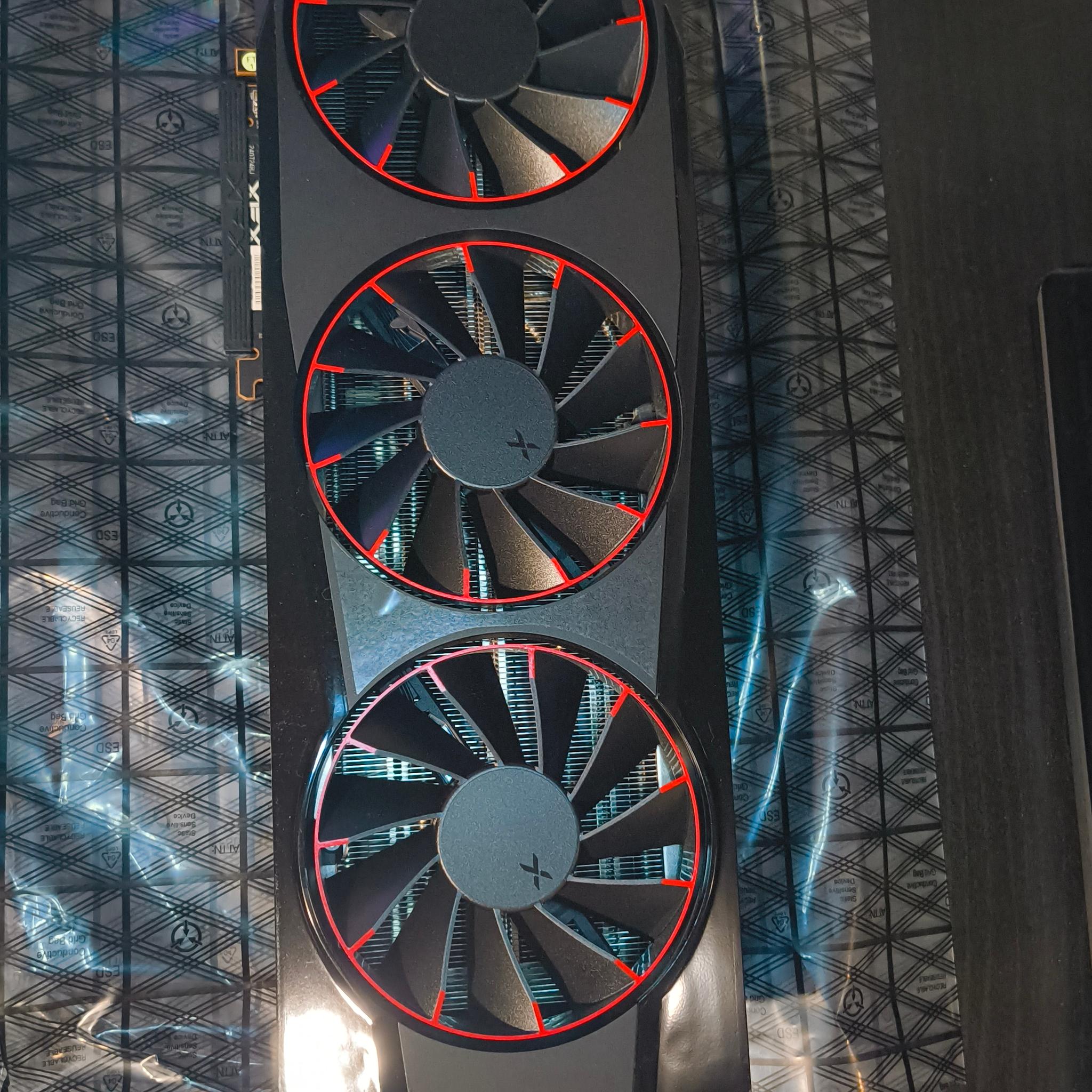 XFX QuickSilver Magnetic Air AMD Radeon RX 9070 XT 16 GB GDDR6 Pro Gaming
