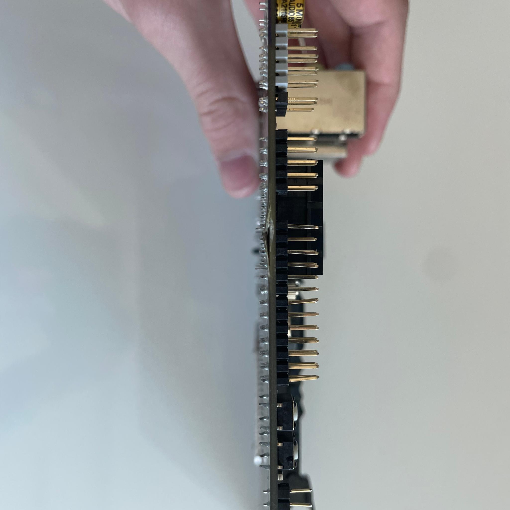 GIGABYTE B660M DS3H DD4- FOR PARTS