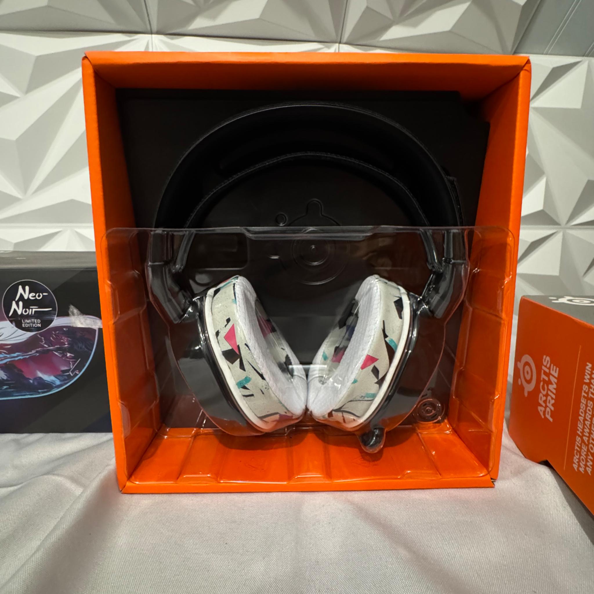 Complete limited edition Steel Series Neo Noir collection.