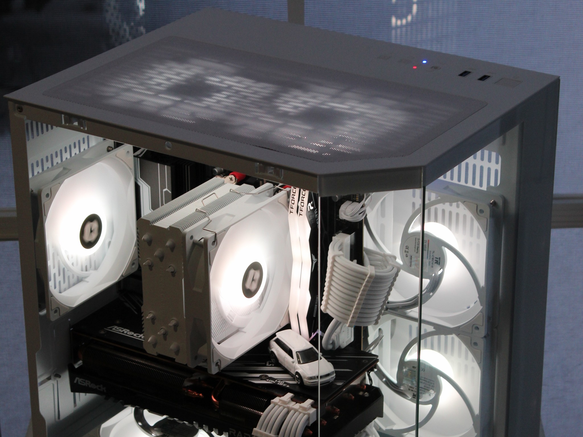 RX 7800XT 16GB+Ryzen 7 8700F | Premium All-White Gaming PC