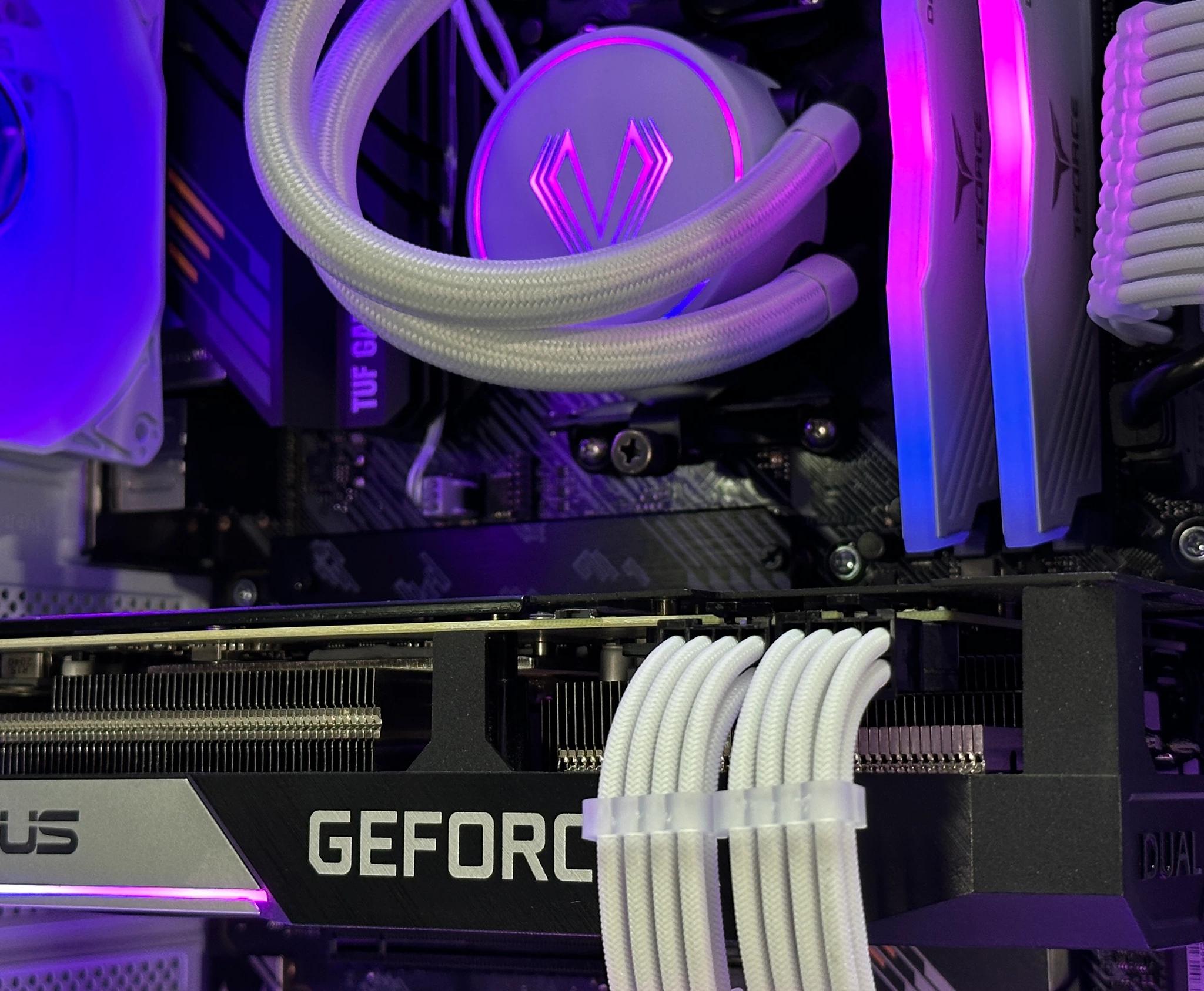 🧊❄️Arctic❄️🧊 RTX 3070 / AMD R5 5600X3D / 1TB NVME / 32GB Ram / 360 AIO Watercooled / WIFI / WIN11