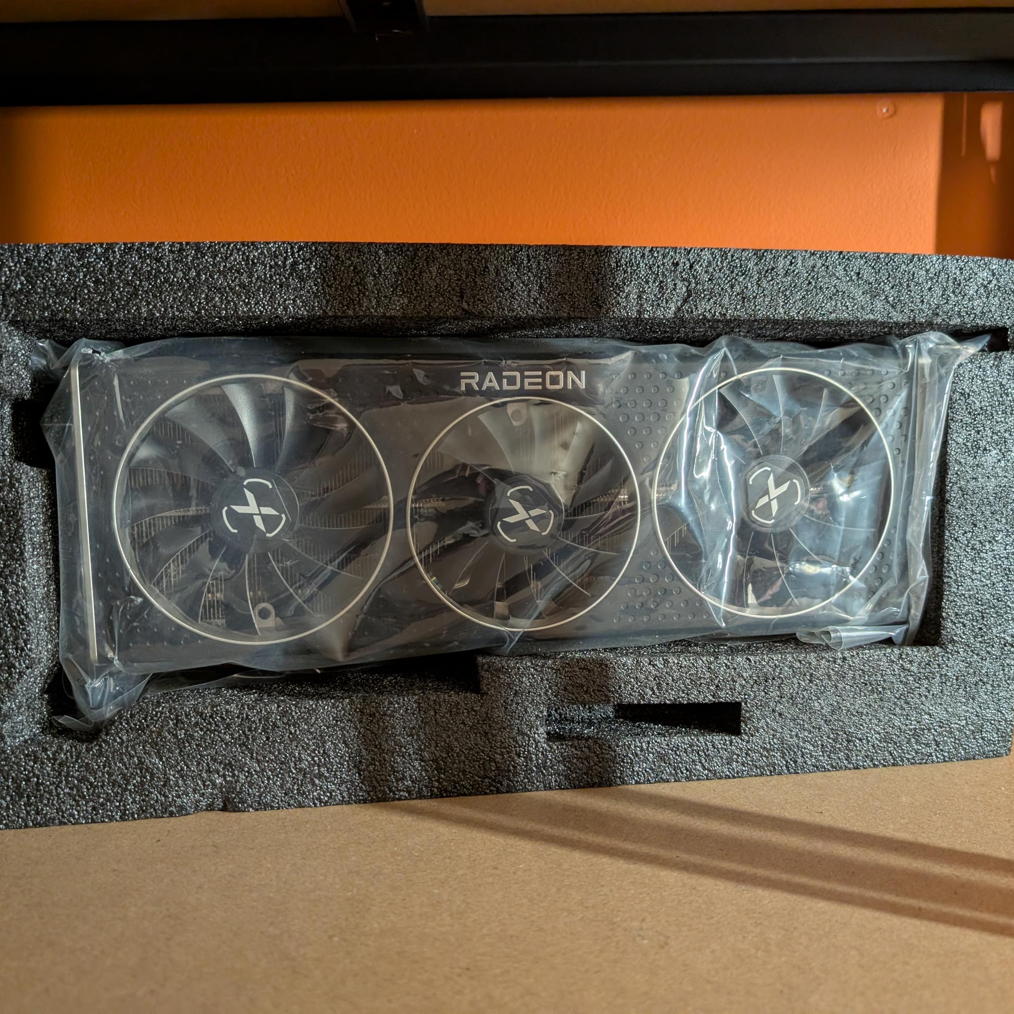 XFX Speedster MERC319 Radeon RX 6800 XT Black Edition