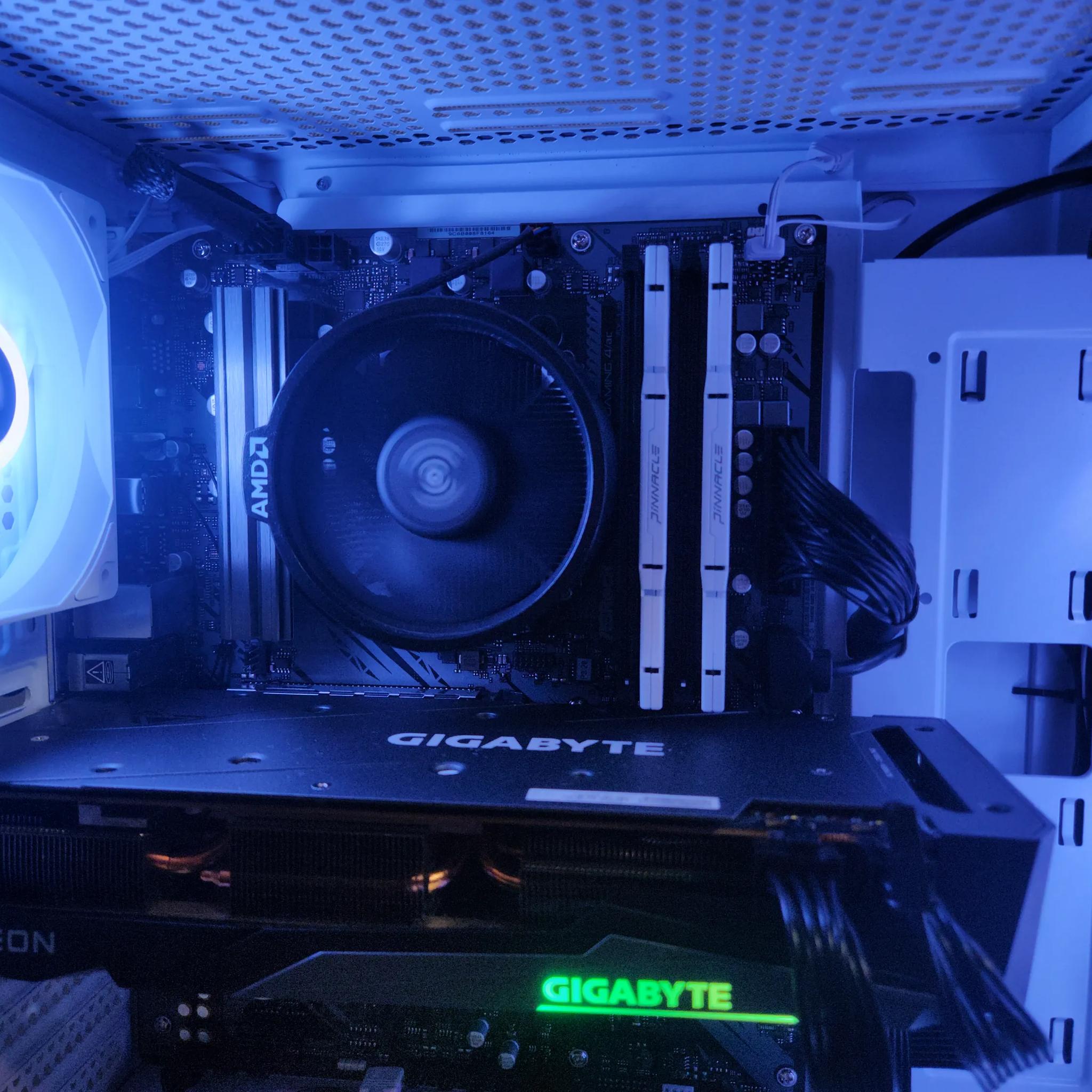 1440p II RX 6750 XT II Ryzen 5 II 32GB Ram II 1TB NVME SSD II WIFI 5
