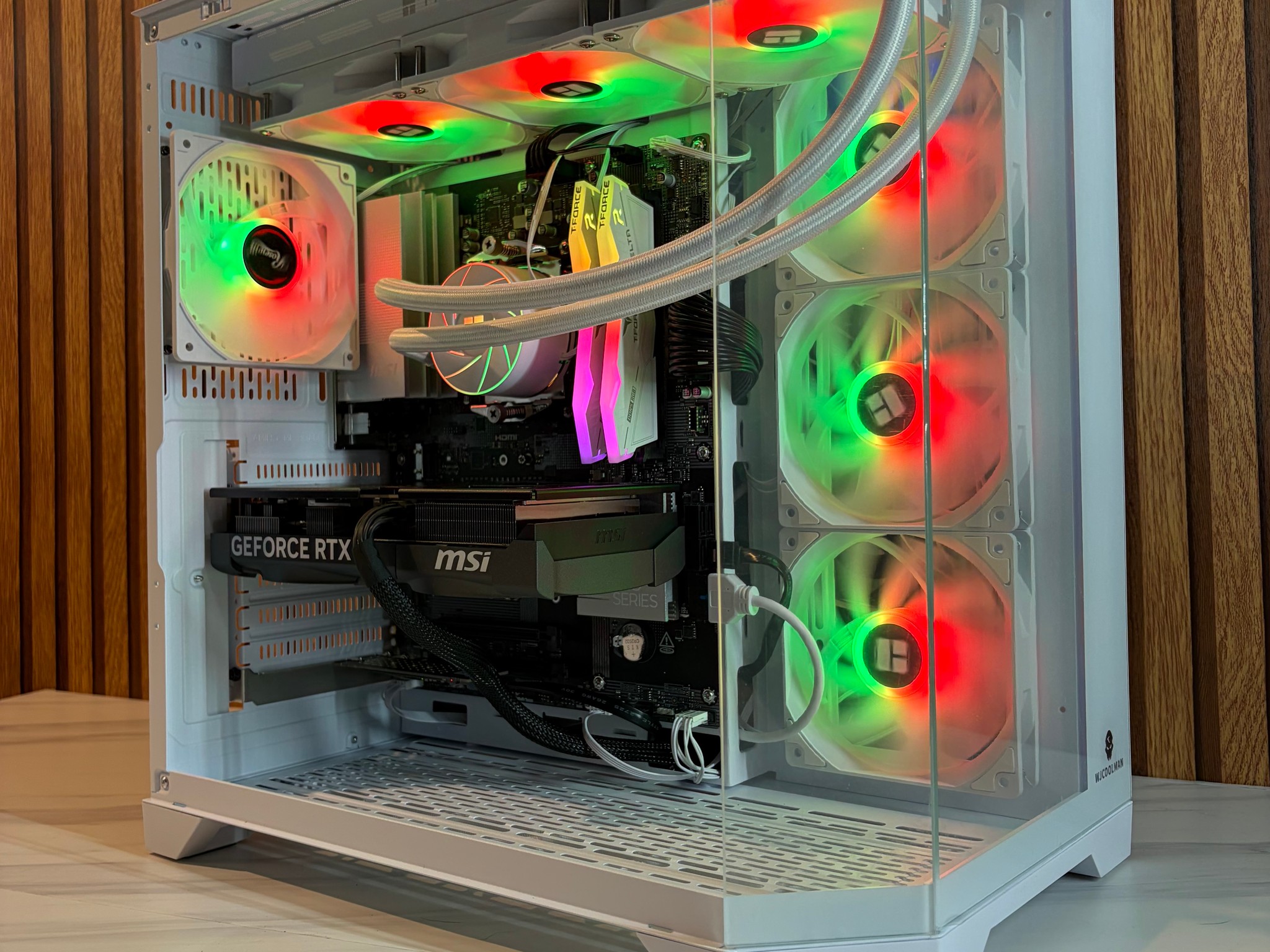RTX 5070 | RYZEN 5 7600X | 1TB SSD | 16GB DDR5 | 360MM AIO