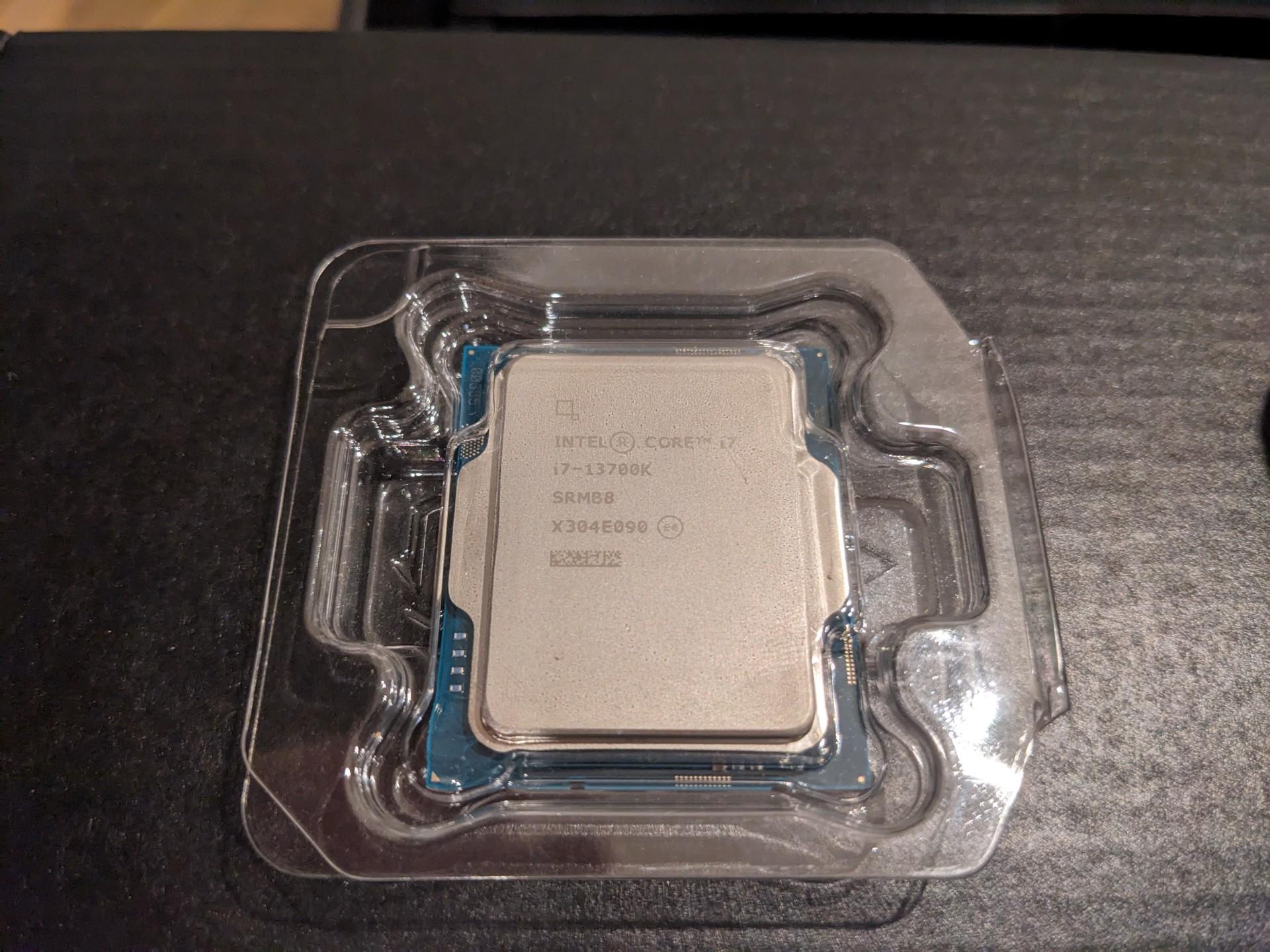 Intel Core i7-13700K w/ ASUS ROG Strix Z690-E Gaming WiFi 6E