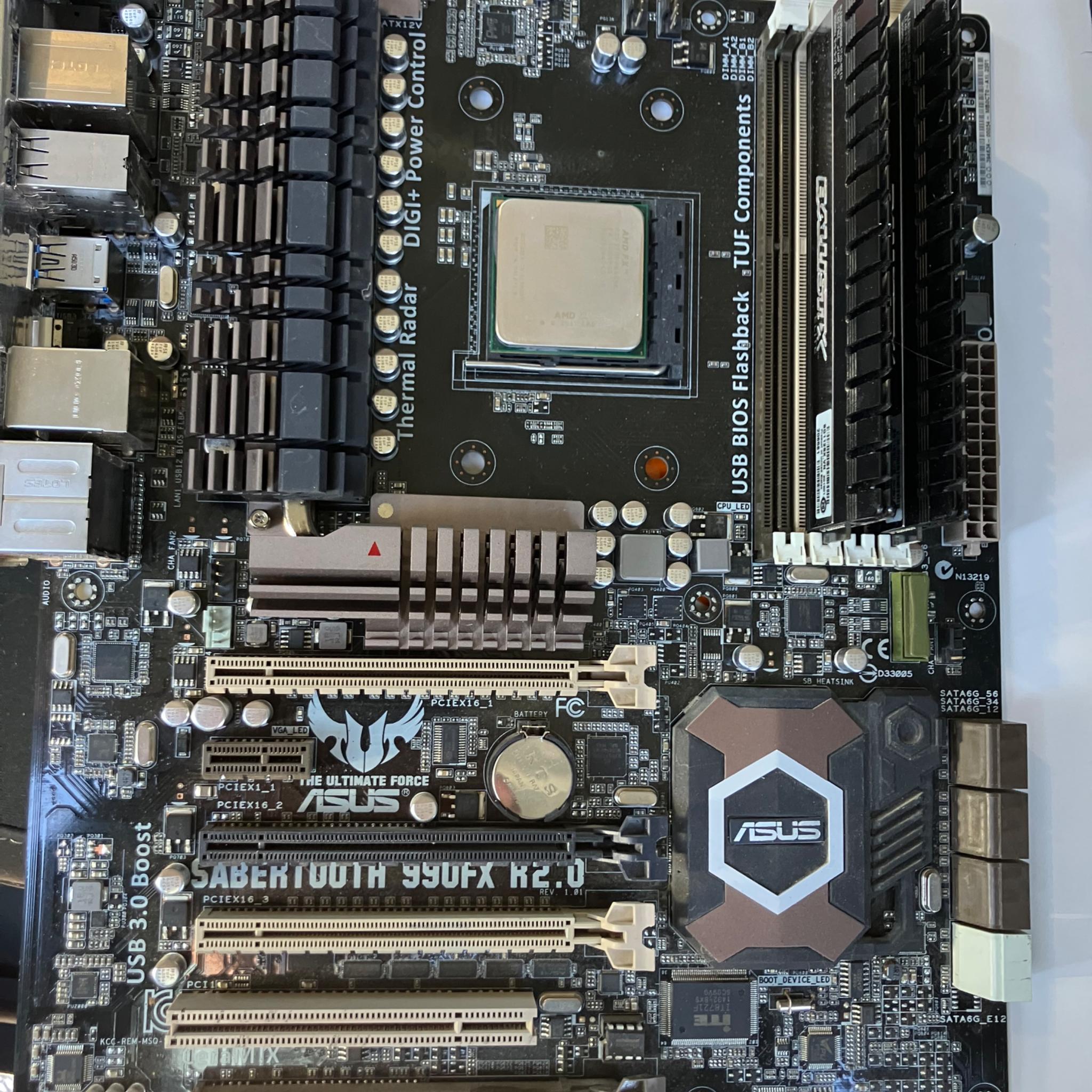 Sabertooth 990fx r2.0 am3+