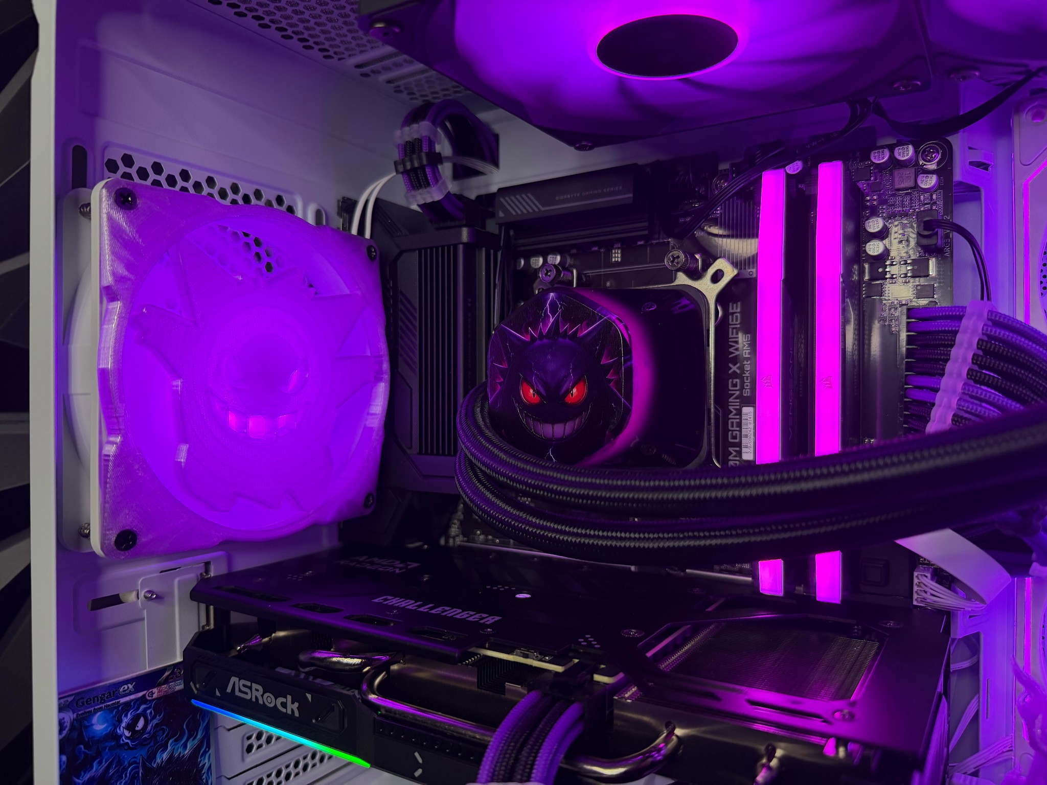 👻💜 GENG GANG 96 💜👻Ryzen 5 9600X| RX 9060XT 16GB| 32 GB DDR5| 1.25 TB NVMe| 650W PSU