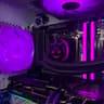 👻💜 GENG GANG 96 💜👻Ryzen 5 9600X| RX 9060XT 16GB| 32 GB DDR5| 1.25 TB NVMe| 650W PSU