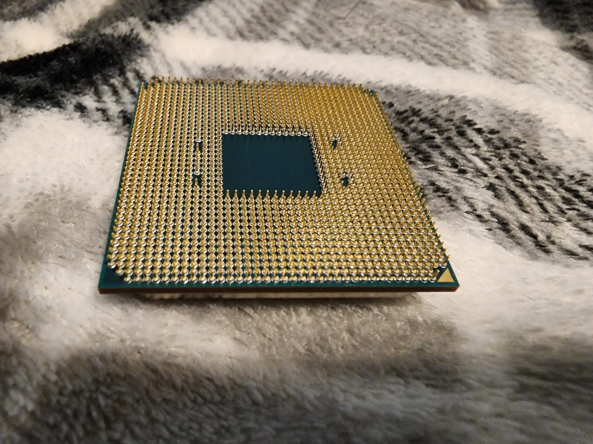 Ryzen 5 5600 W/Stock cooler