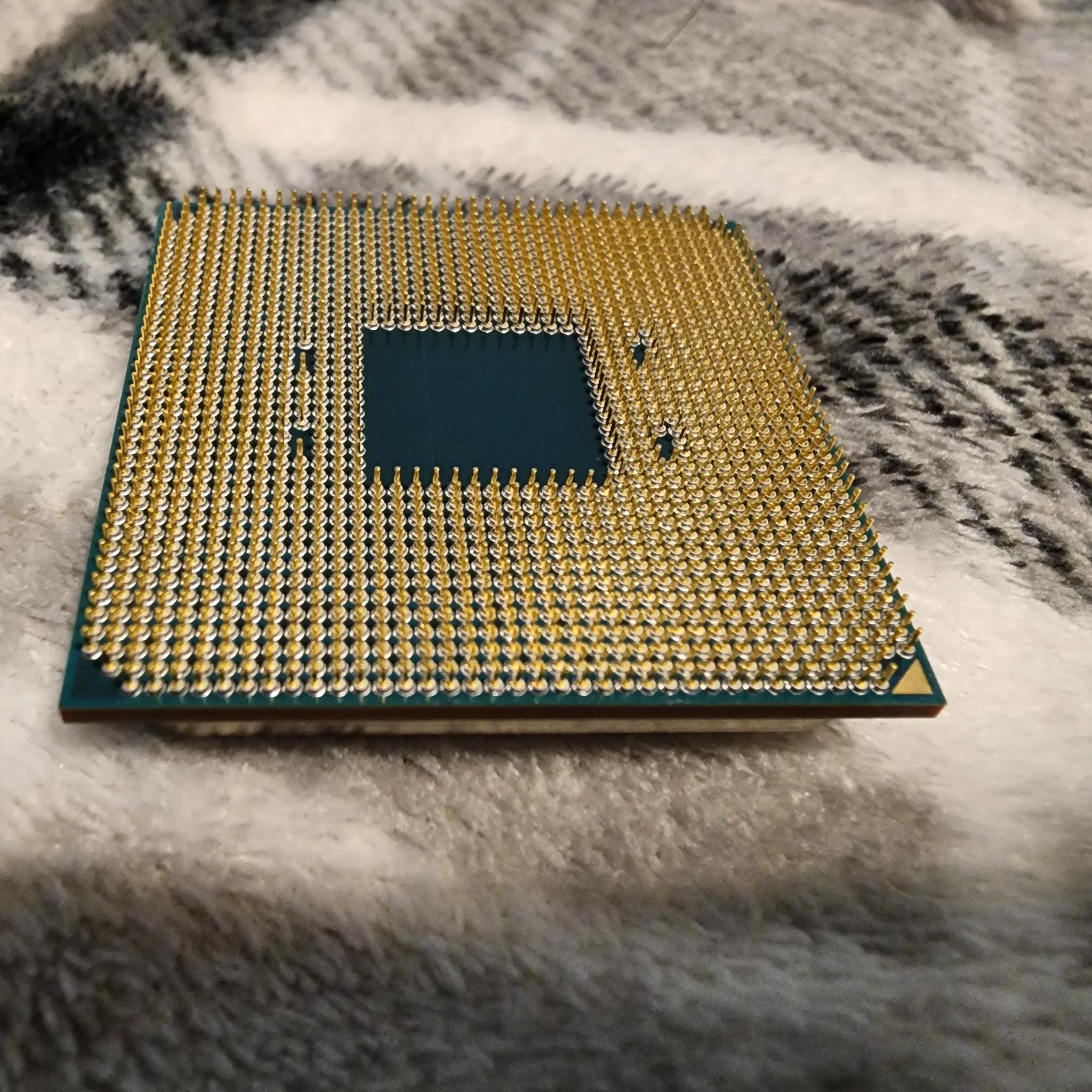 Ryzen 5 5600 W/Stock cooler