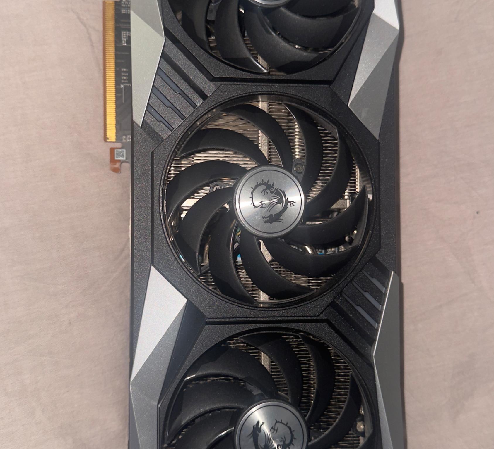 REDEON RX 6800 XT GAMING X TRIO 16GB