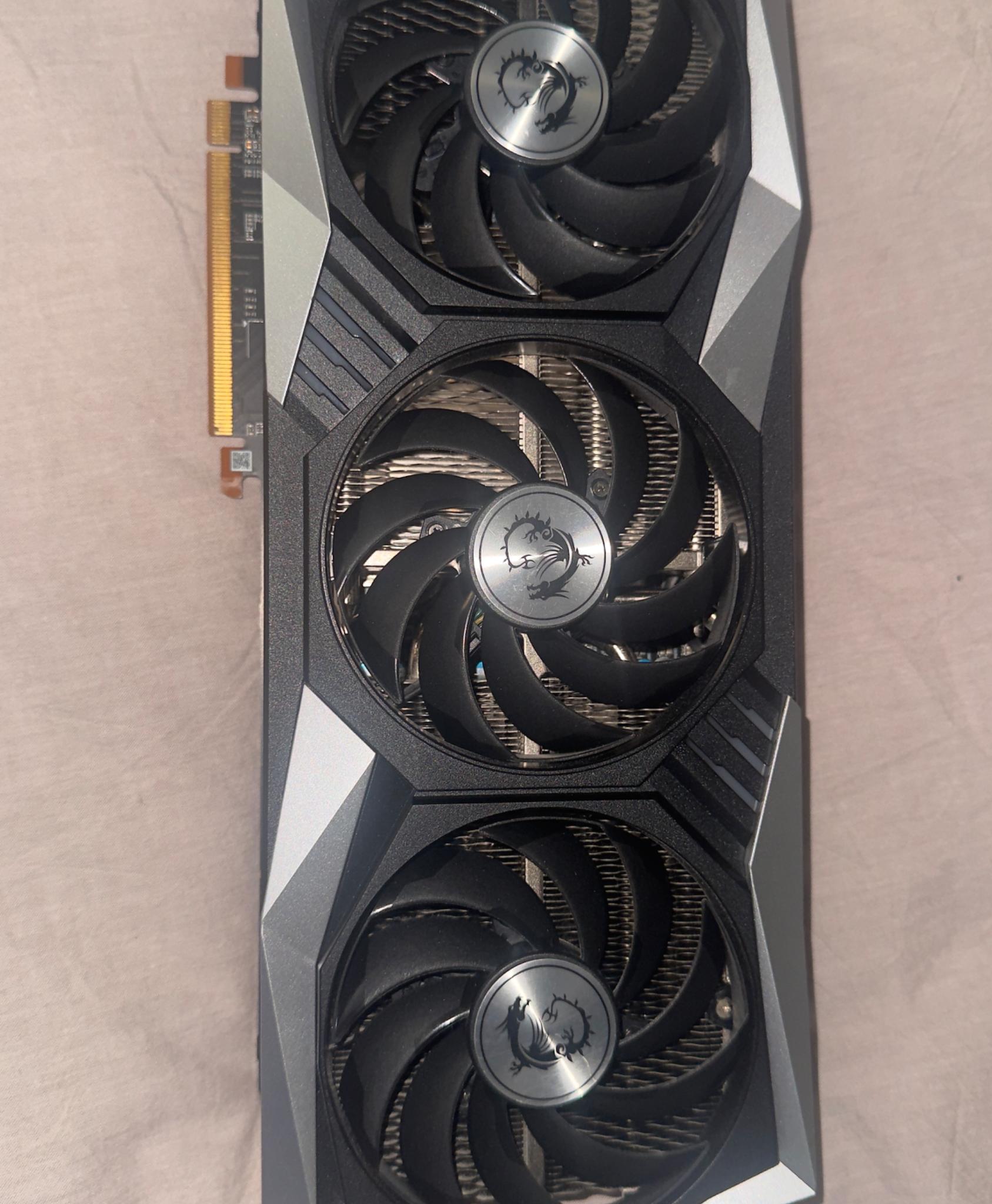 REDEON RX 6800 XT GAMING X TRIO 16GB