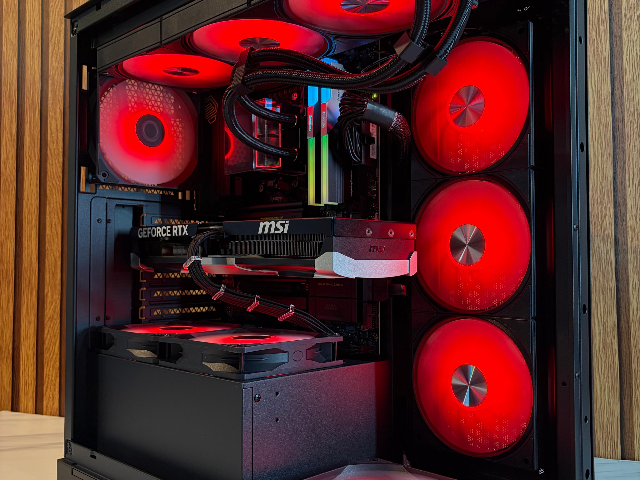 RTX 5080 | RYZEN 7 9800x3d | 48GB DDR5 7200MHZ | 2TB NVME | X870 MOTHERBOARD | 1300W