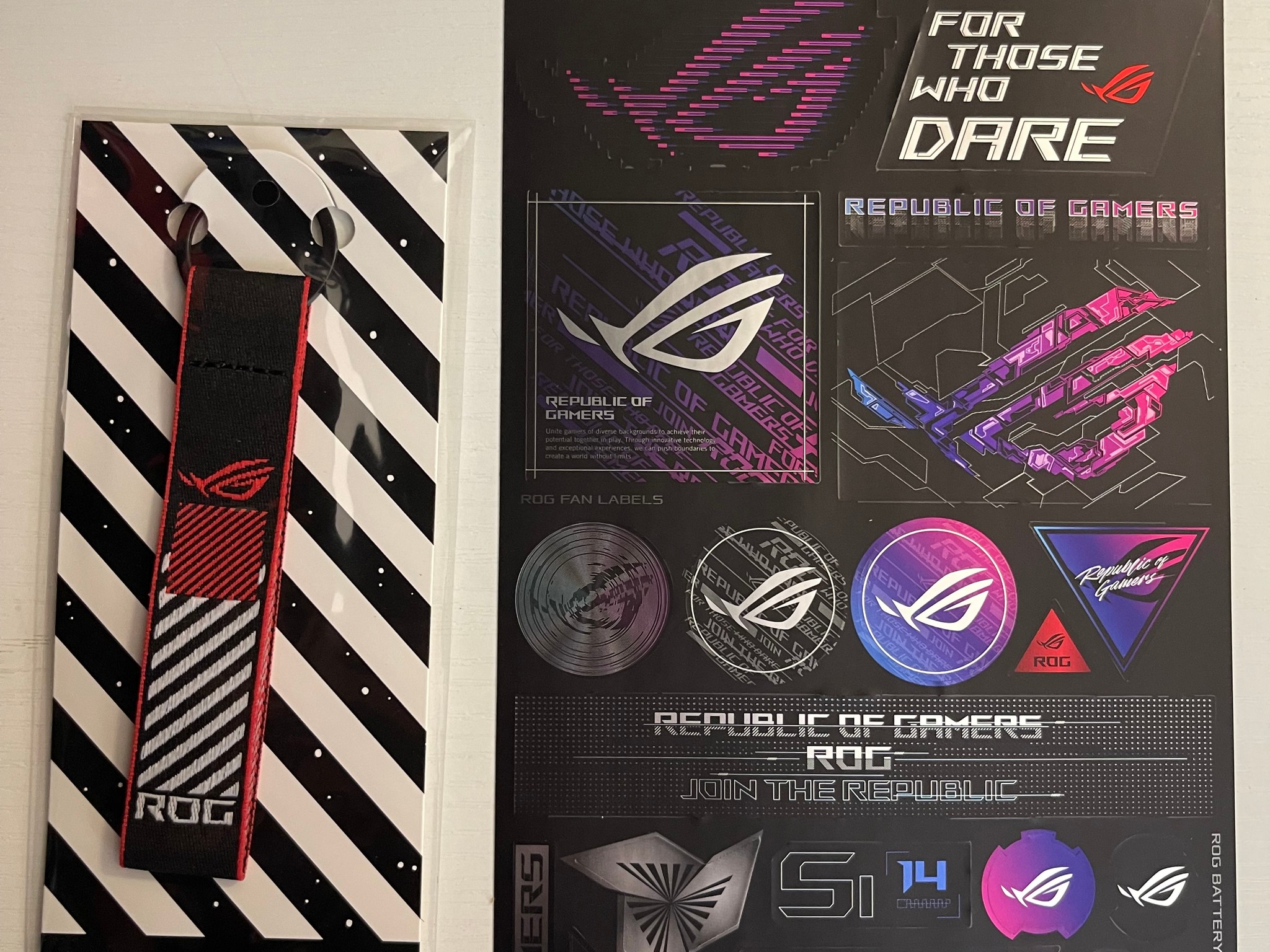 🌟 ROG Strix Stickers + Keychain 🌟